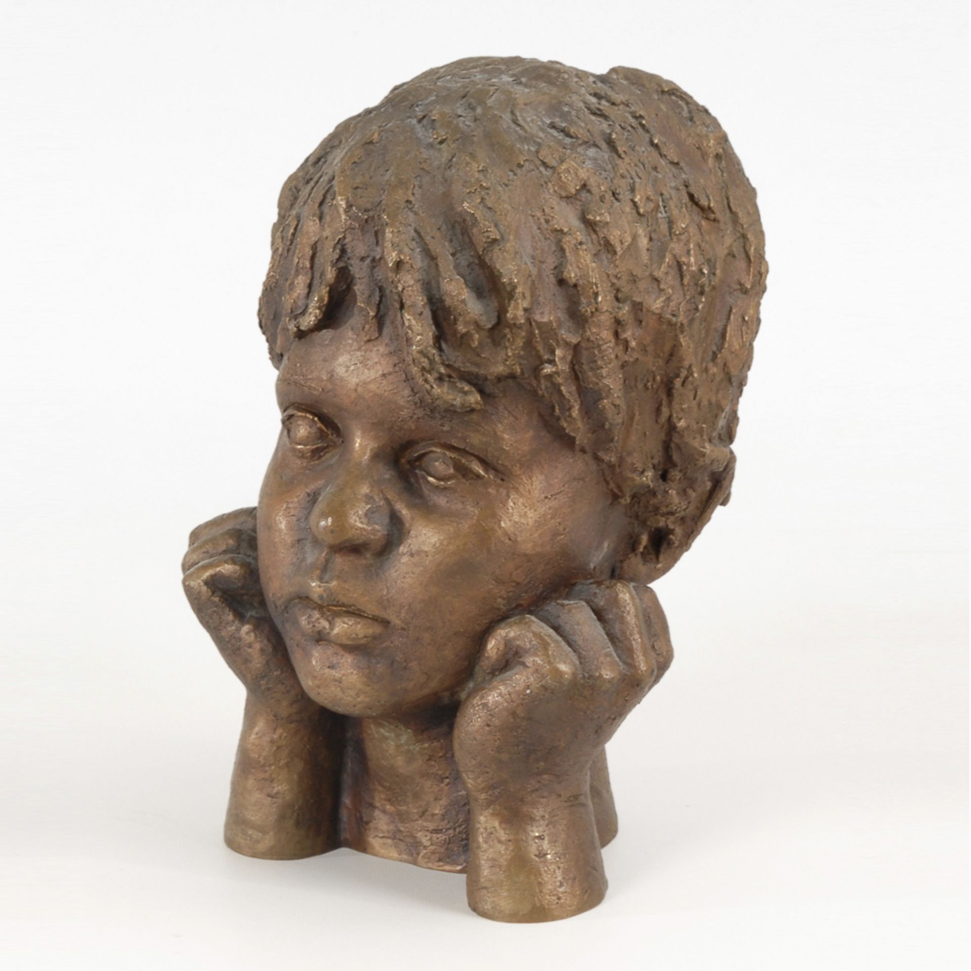 3 große Kinderköpfe.Bronze patiniert, unsigniert. H maximal 26,5 cm. In der Art von Fehrle - Bild 5 aus 5