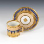 Empire-Tasse, KPM BERLIN.Zeptermarke und blaue Malermarke, 1803-1813. Lachsfarbener und