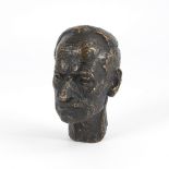 Porträtkopf eines Mannes.Bronze patiniert, Gießermarke "Guss Barth". H 15,5 cm. Bildnis eines