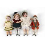 4 Puppenstubenpüppchen.Biskuit und Masse. L 9,5-12 cm. 3x mit Glasaugen, 3x Ganzbiskuit, 1x mit