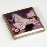 Zigarettenetui mit erotischer Emailmalerei.Um 1910. 935/Meisterzeichen JB gepunzt (möglicherweise