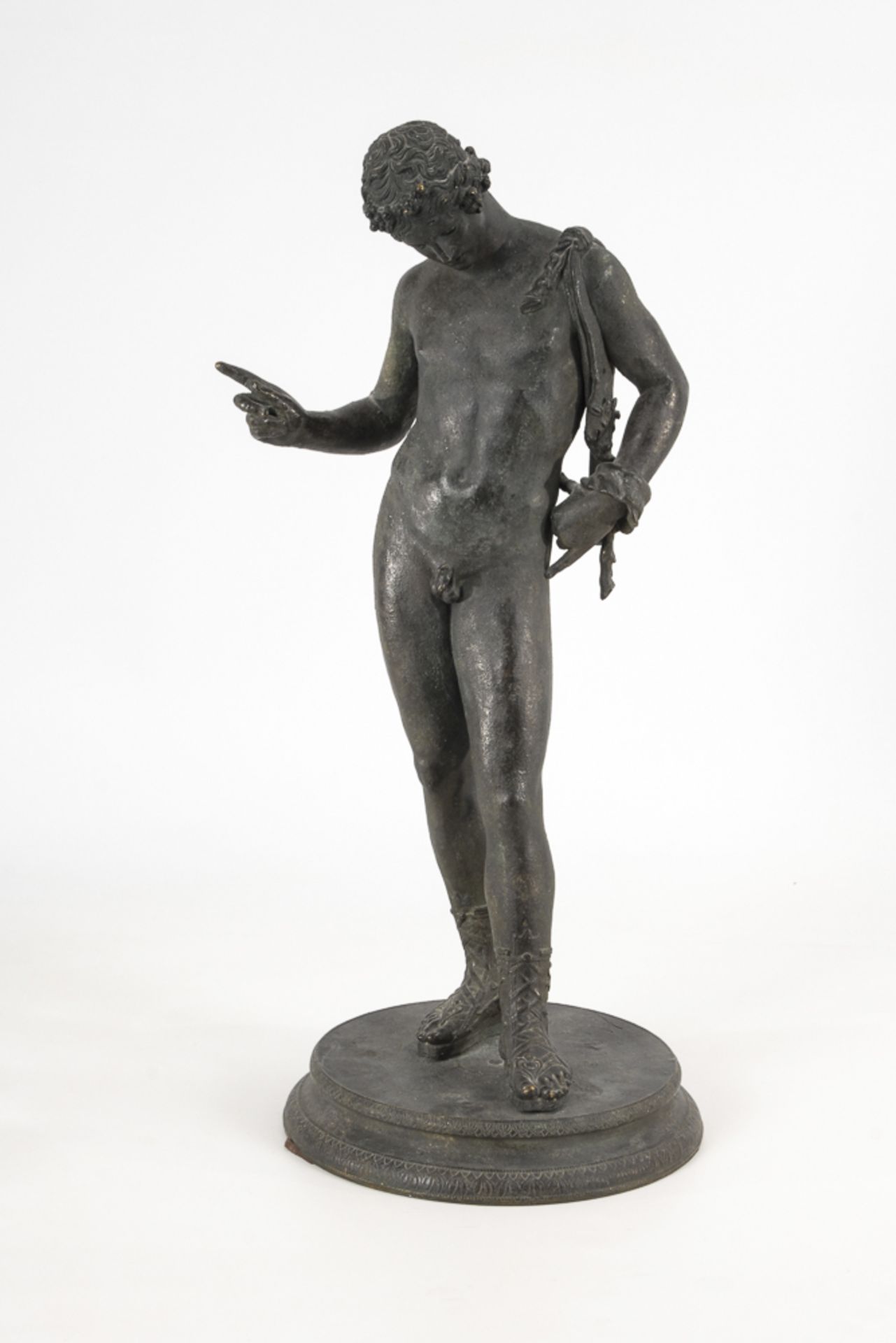 Dionysos (sog. "Narziss").Bronze patiniert, runde Bronze-Plinthe mit Bezeichnung "E. Mels / S.