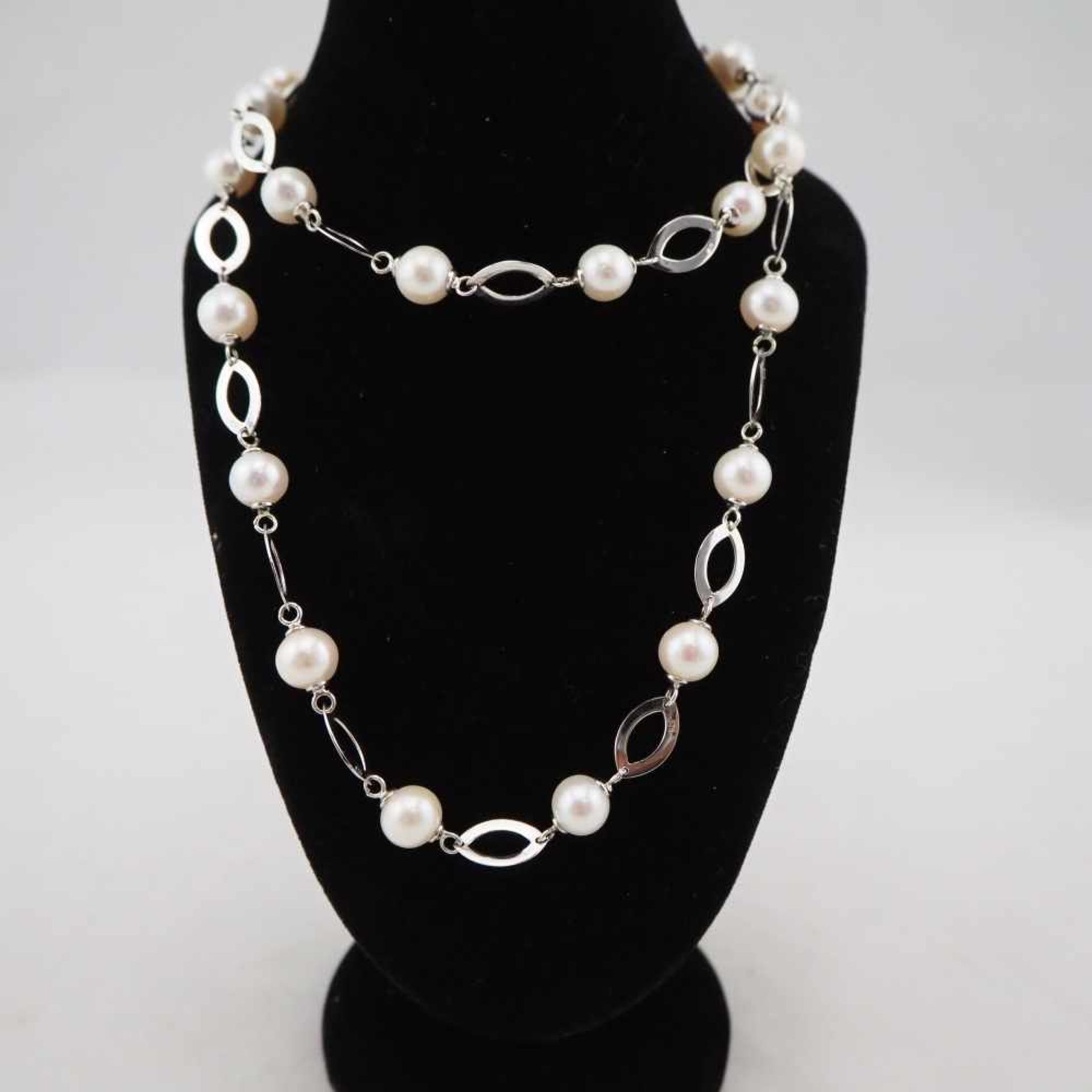 Perlenkette mit 925er Silber Kettenglieder26,9g Gesamtgewicht, 71cm Gesamtlänge (kürzbar), guter