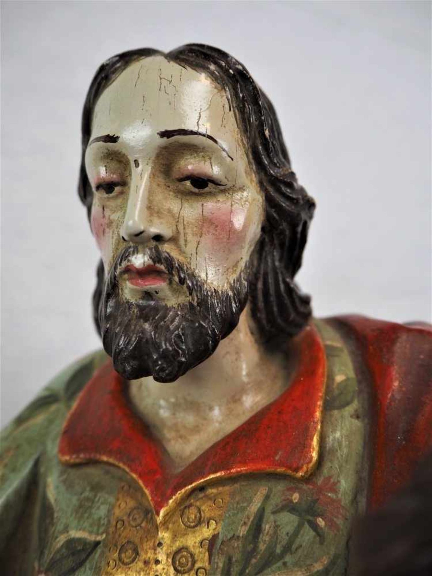 Heiliger Josef mit Jesuskind, wohl 18.Jh.Lindenholz vollplastisch geschnitzt, Fassung polychrom - Bild 4 aus 4