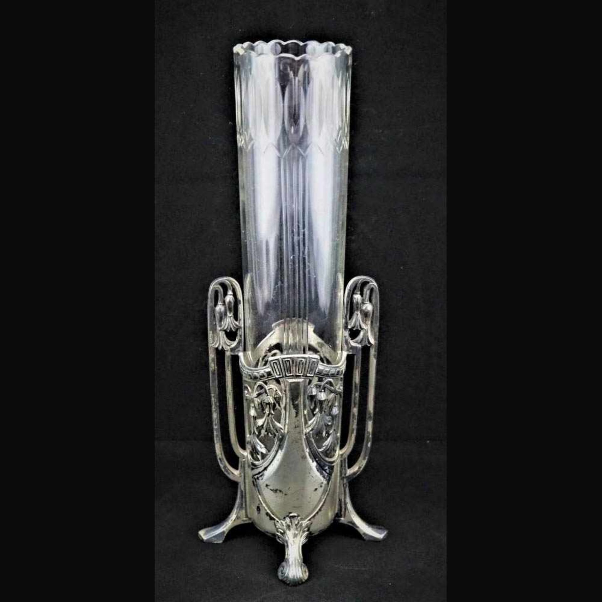 WMF Vase mit Zinn-Halterung, um 1910Jugendstil Vase mit Halterung. Zinn versilbert mit