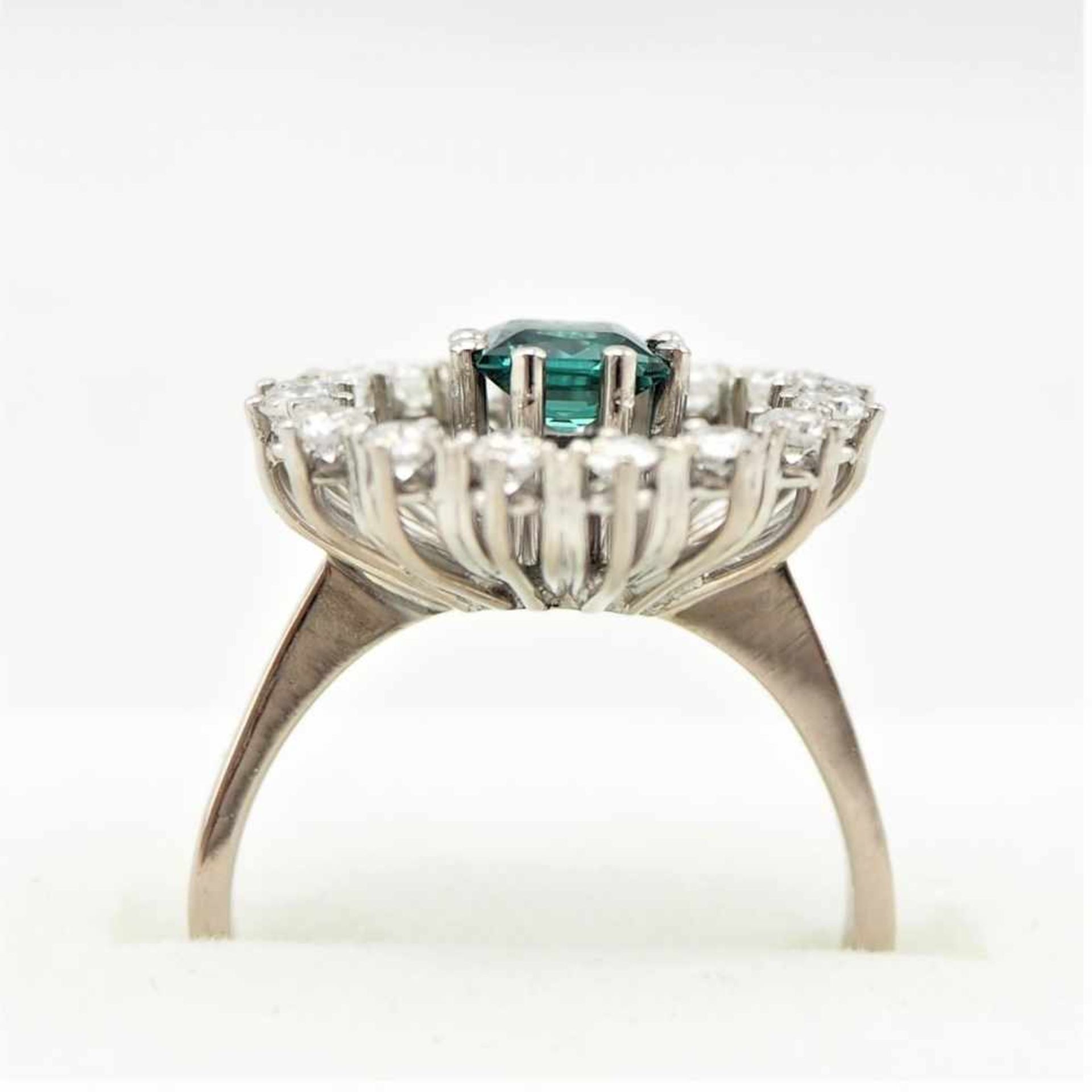Brillant, Diamant "Halo" Damenring in 18 kt Weißgoldmittig sitzender Turmalin, 750er Goldstempel - Bild 3 aus 3