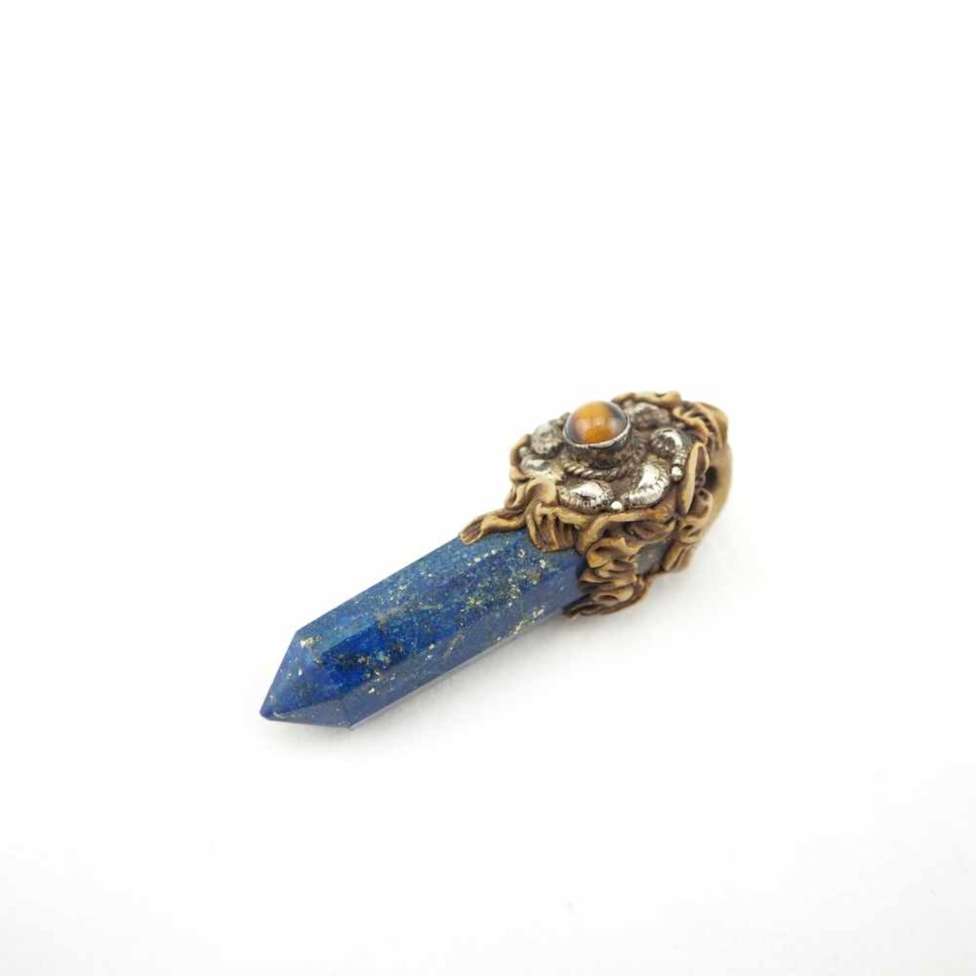 Sakrales Amulett, mit Lapislazuli und kleinem Tigerauge in Silber gefasst, aus dem tibetischen