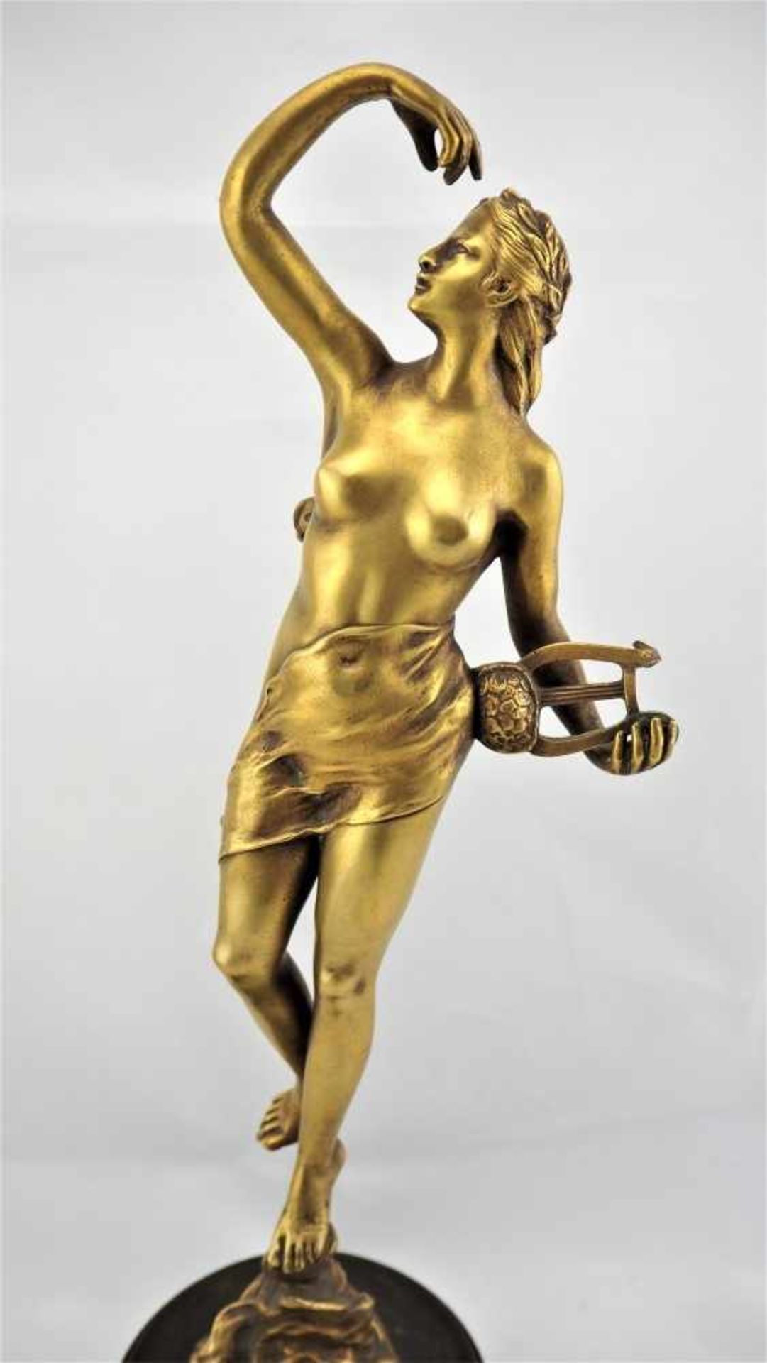 Bronze Skulptur, um 1900Fein gearbeitete Bronzeskulptur einer leicht bekleideten Schönheit (wohl die - Bild 2 aus 5