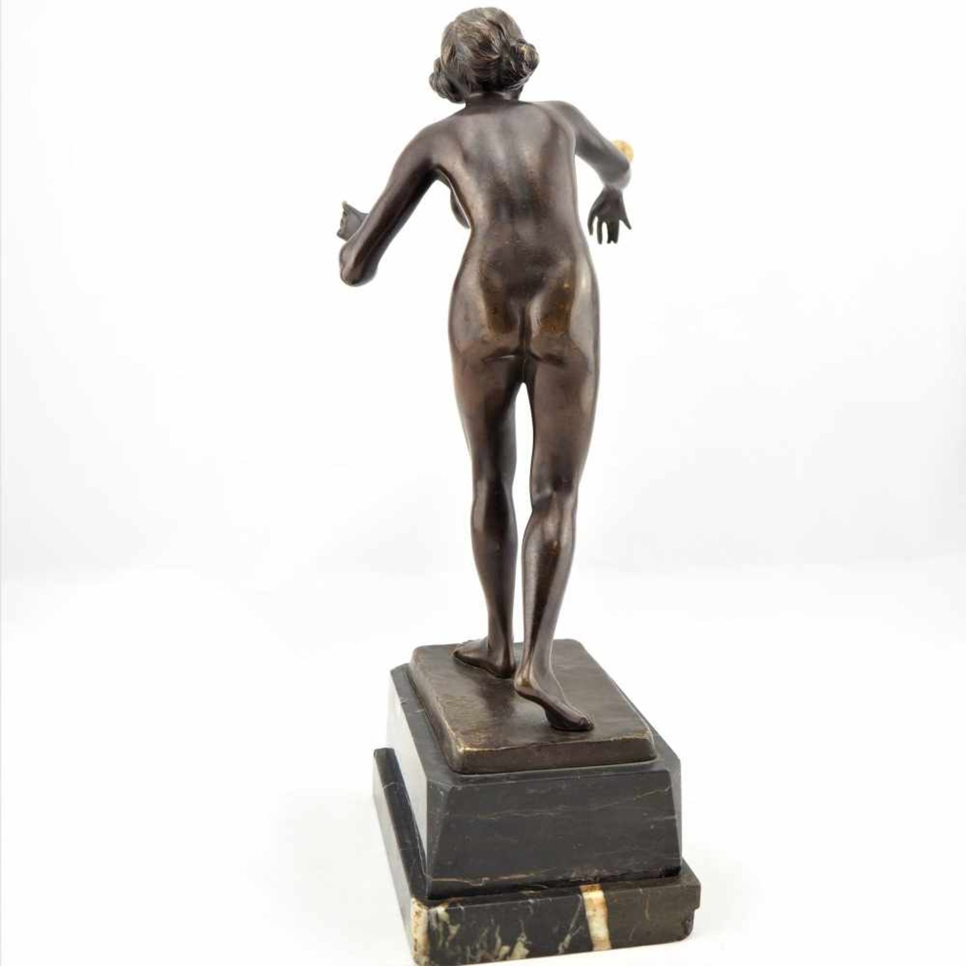 Skulptur Bronze "die Kugelspielerin" um 1900 von Gotthilf JaegerSehr gut ausgearbeitete Bronze - Image 4 of 6