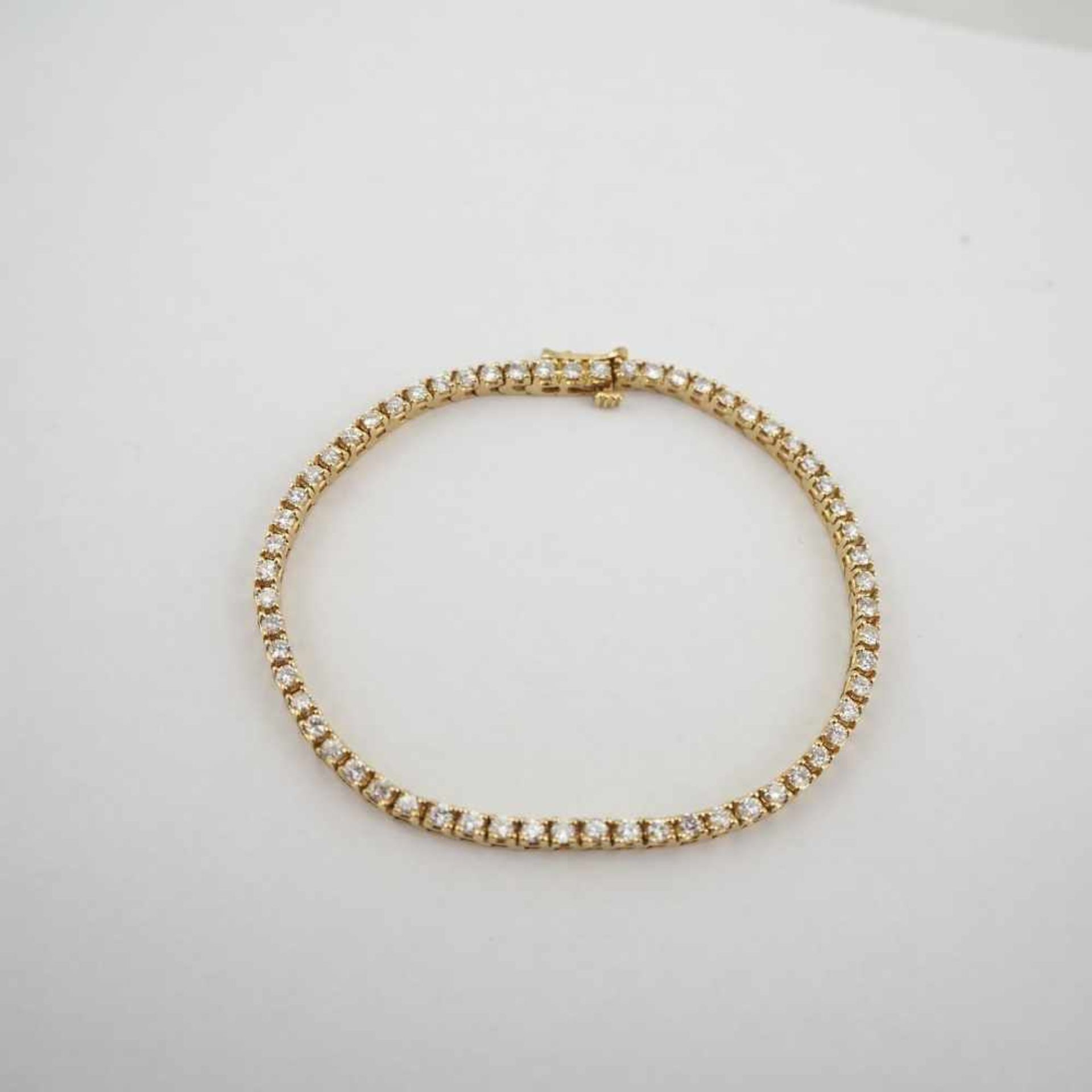 Diamanten Tennisarmband aus 14 kt Gold, 61 Brillanten ges. ca. 2,5 ct (SI)Länge: 18cm, 585er - Bild 2 aus 3