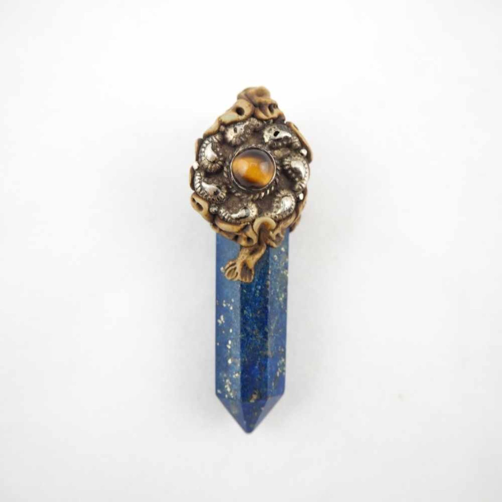 Sakrales Amulett, mit Lapislazuli und kleinem Tigerauge in Silber gefasst, aus dem tibetischen - Bild 3 aus 4