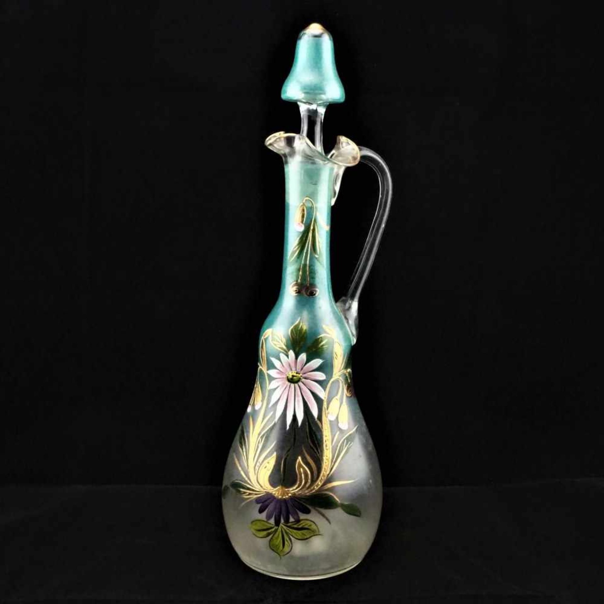 Karaffe, Böhmen um 1900Jugendstil Karaffe, helles und teils olivgrünes Glas, mit floralen Motiven im