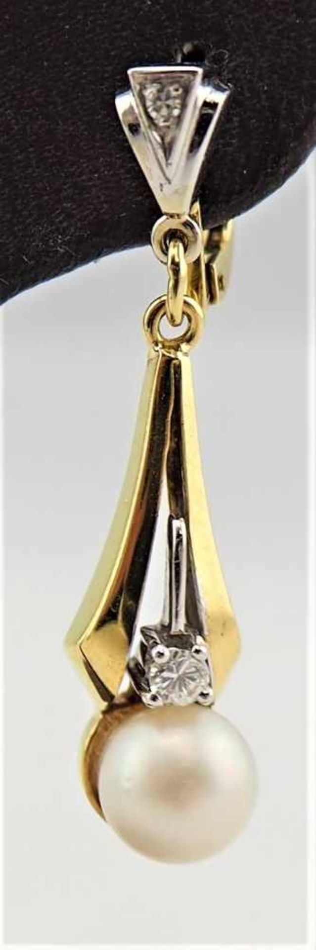 Paar 14 kt Gold Ohrringe mit Brillanten und PerlenDiamanten ges. ca. 0,10 ct, 585er Goldstempel am - Image 2 of 2