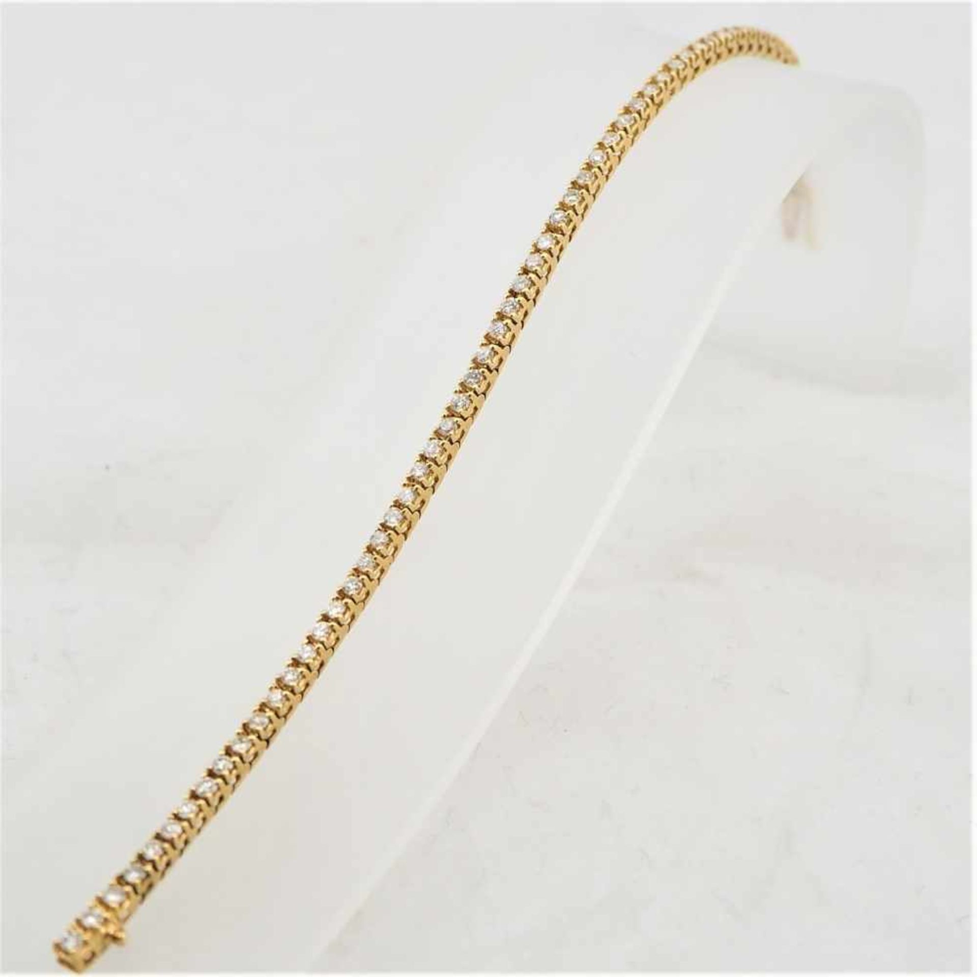 Diamanten Tennisarmband aus 14 kt Gold, 61 Brillanten ges. ca. 2,5 ct (SI)Länge: 18cm, 585er - Image 3 of 3