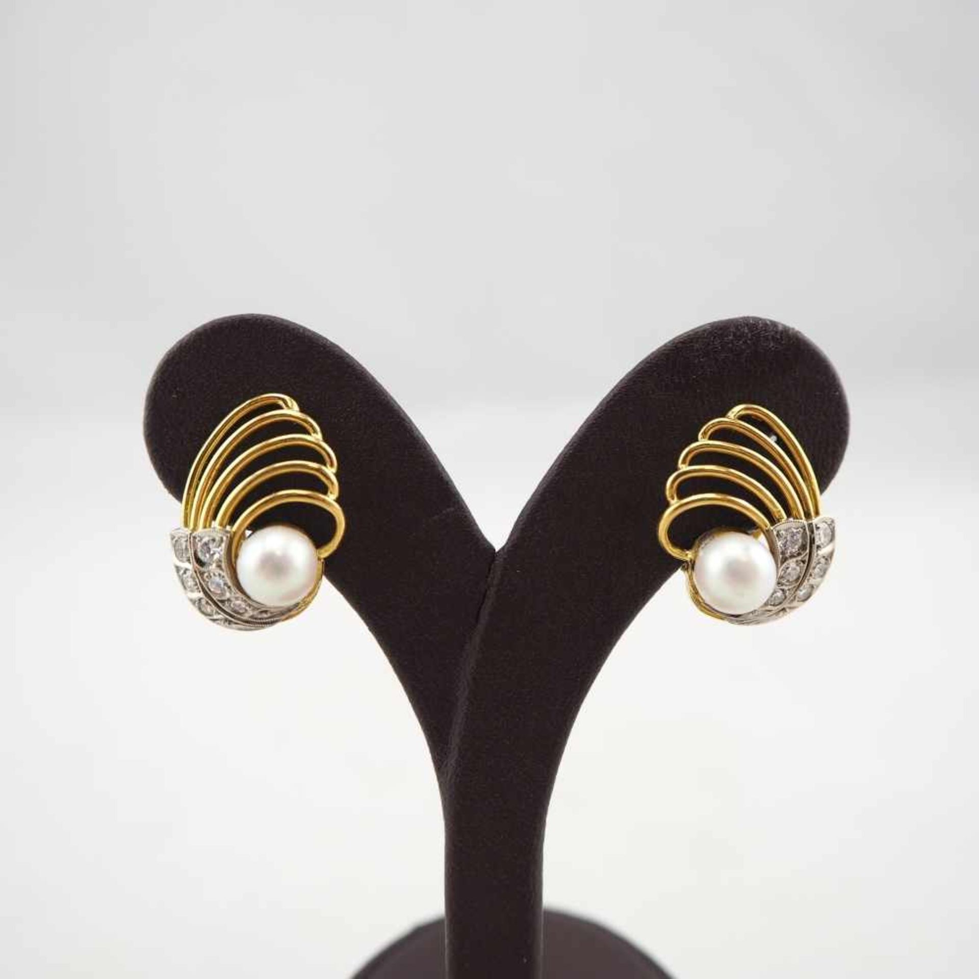 Paar 14 kt Gold Ohrringe mit Brillanten und Perlen mit Clips-VerschlussDiamanten ges. ca. 0,30 ct,