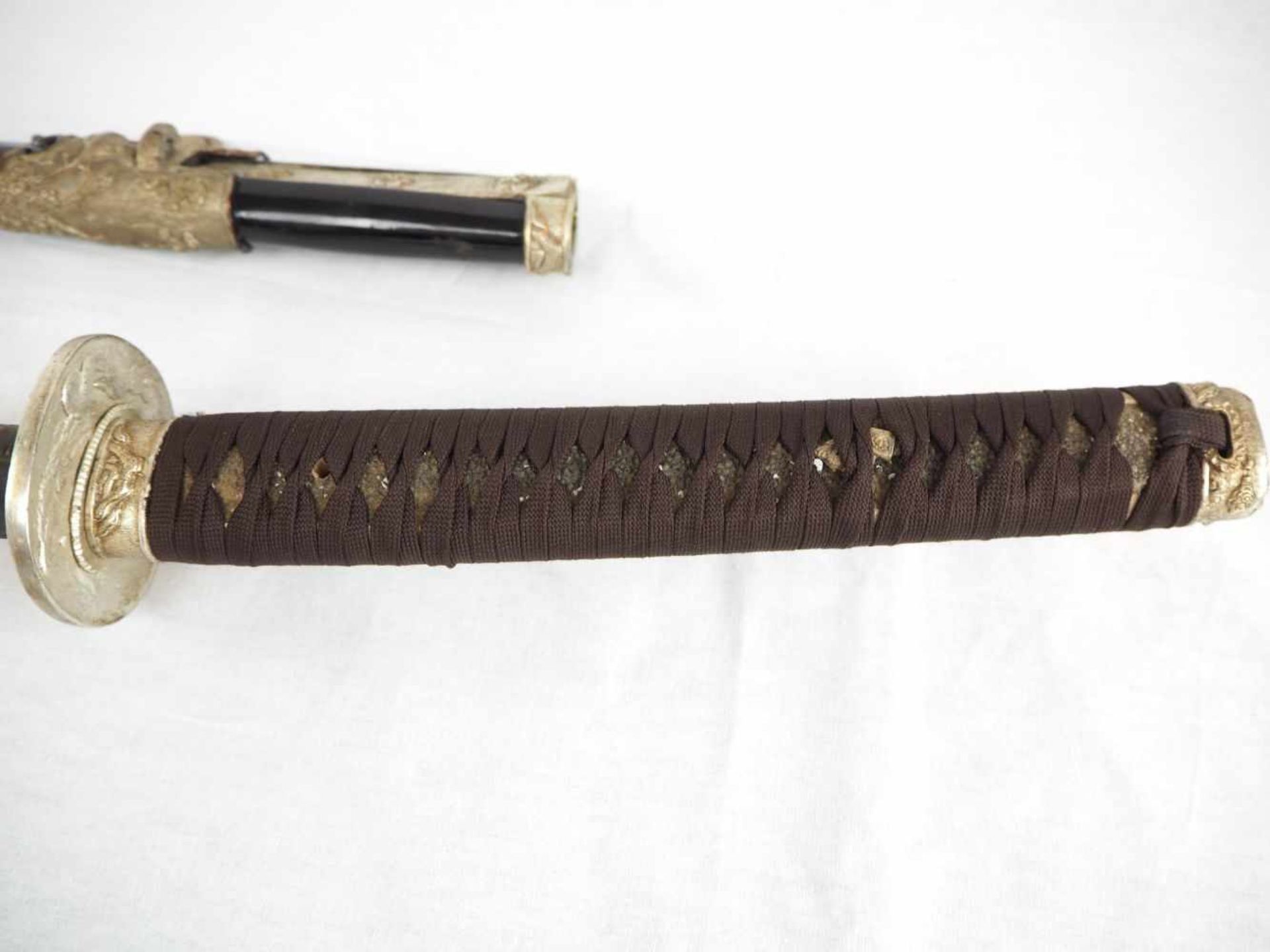 Katana, Samurai SchwertGravierte Angel, wohl chinesisches Zeichen. Klinge zeigt Damastzener Stahl - Bild 4 aus 8