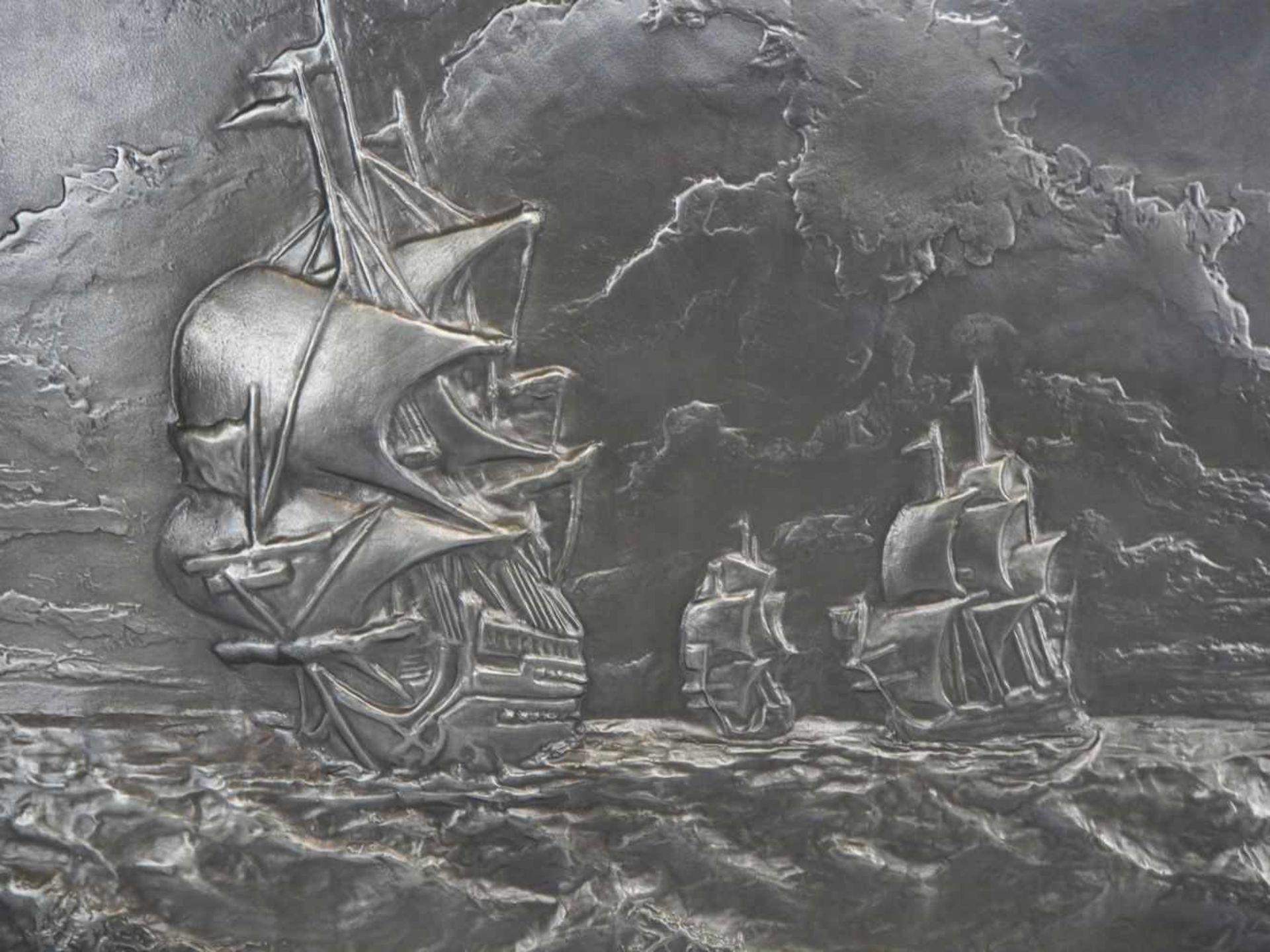 Großes ZinnwandreliefSehr großes naturalistisch gestaltetes Reliefbild. Stürmige Meeresansichtmit - Bild 3 aus 4