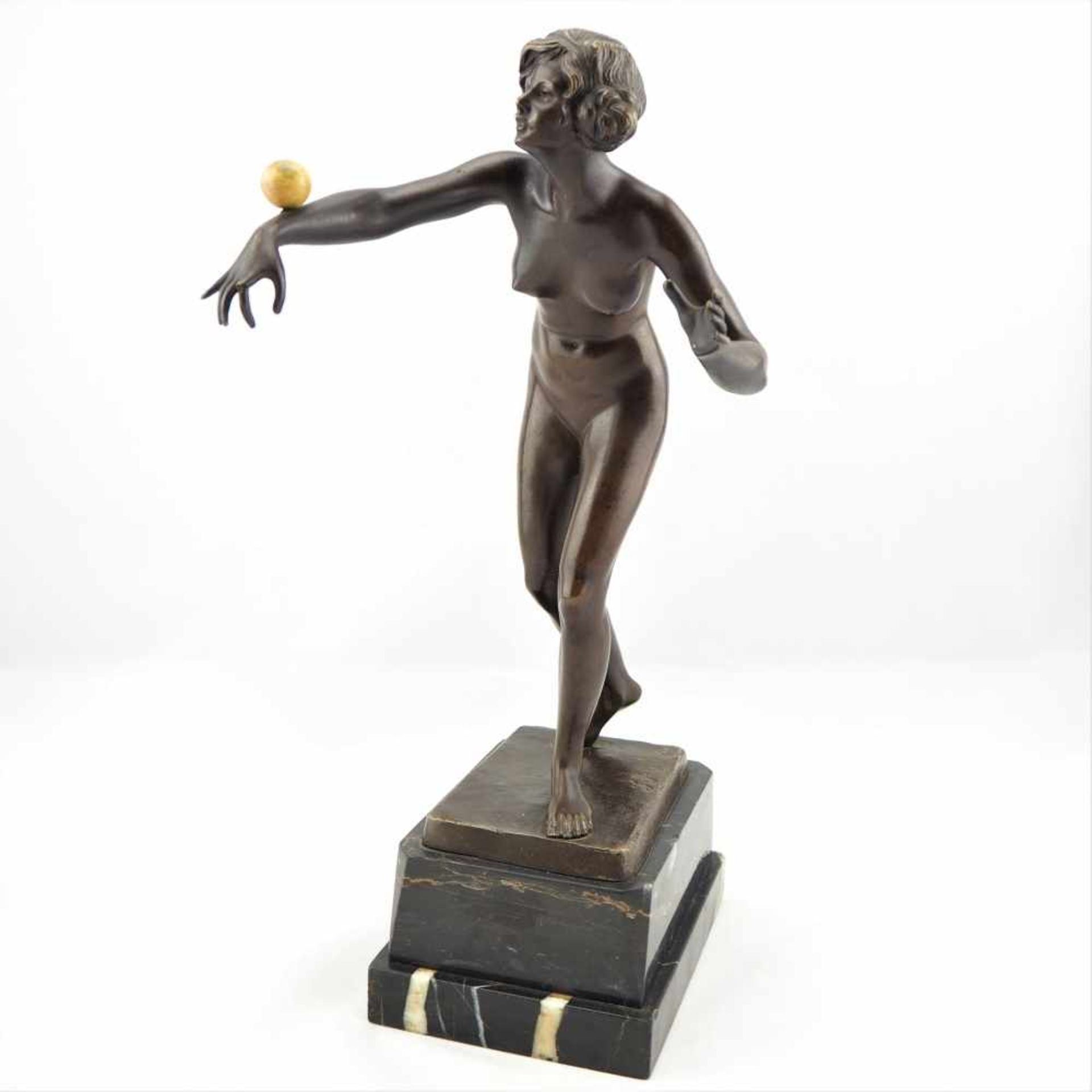Skulptur Bronze "die Kugelspielerin" um 1900 von Gotthilf JaegerSehr gut ausgearbeitete Bronze