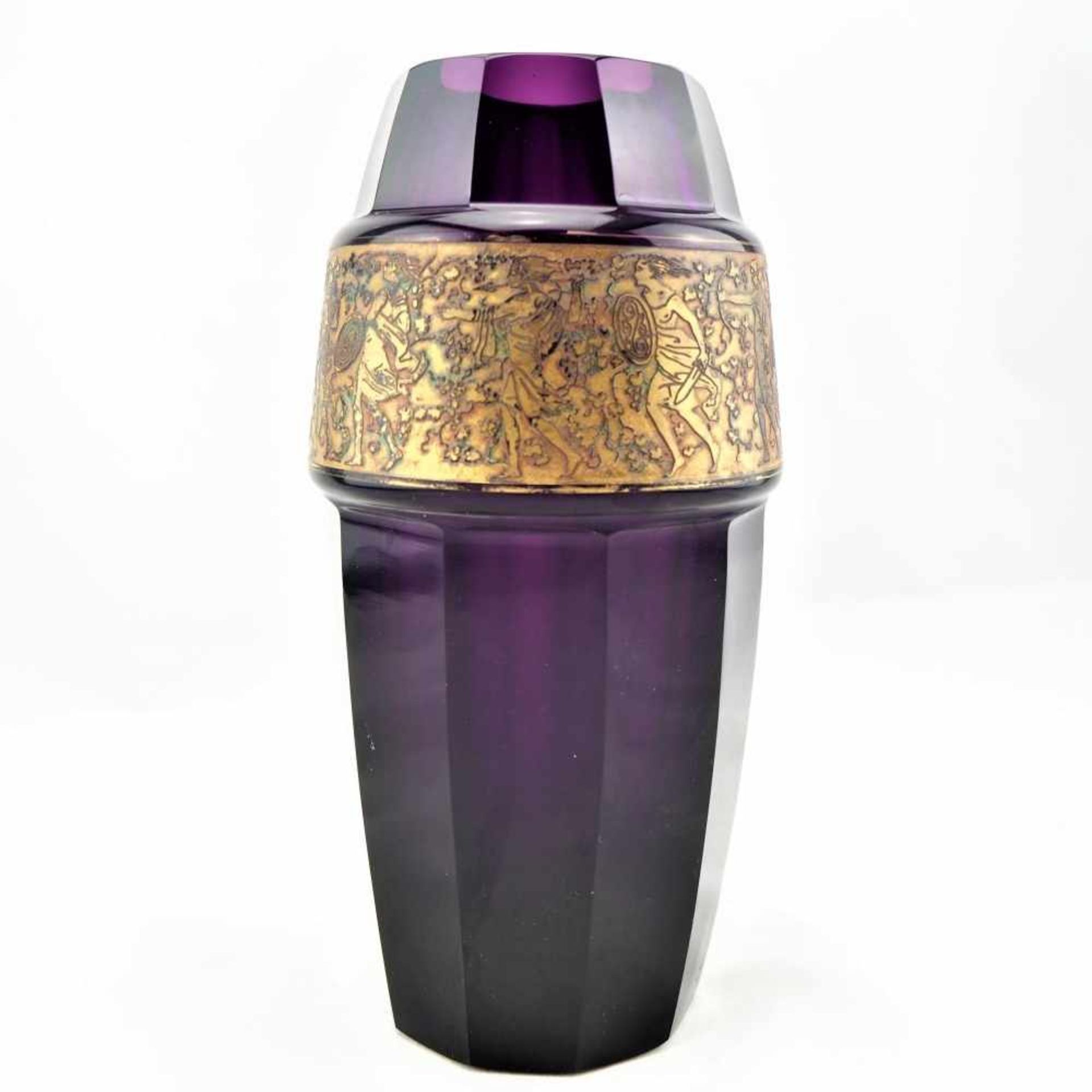 Große Vase, Moser um 1910Dunkles, violettes, Glas. Dickwandig mit Facettenschliff. Geätzter, breiter - Image 3 of 4