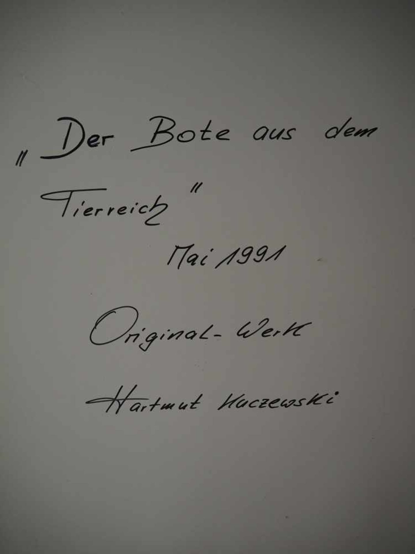 Hartmut Kuczewski, "Der Bote aus dem Tierreich" dat. 1991, sign. KuczewskiGroßes Gemälde im rot/ - Image 4 of 4