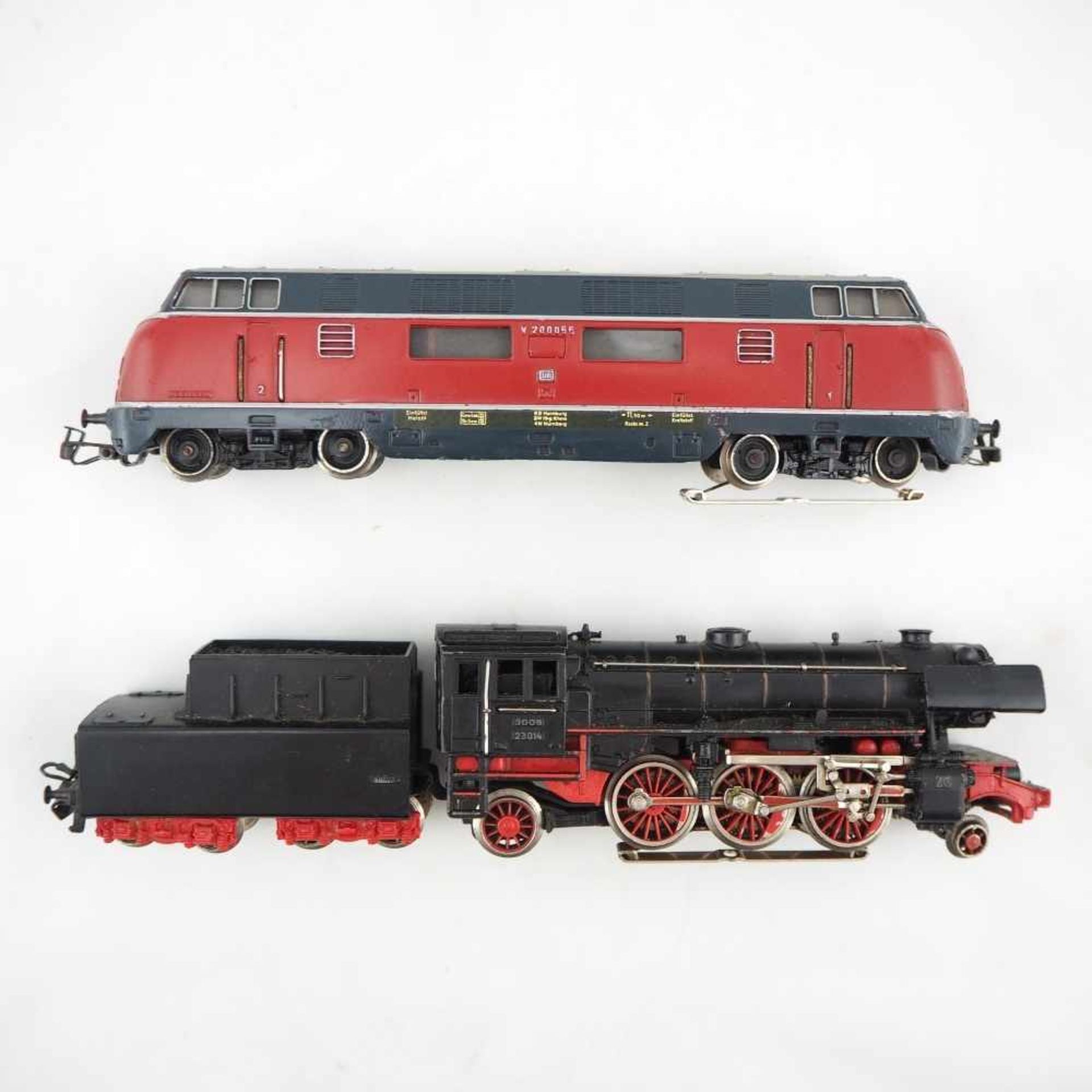 Zwei Märklin Lokomotiven1. Lokomotive Märklin, mit Tender Nr. 23014. Schwere Ausführung mit