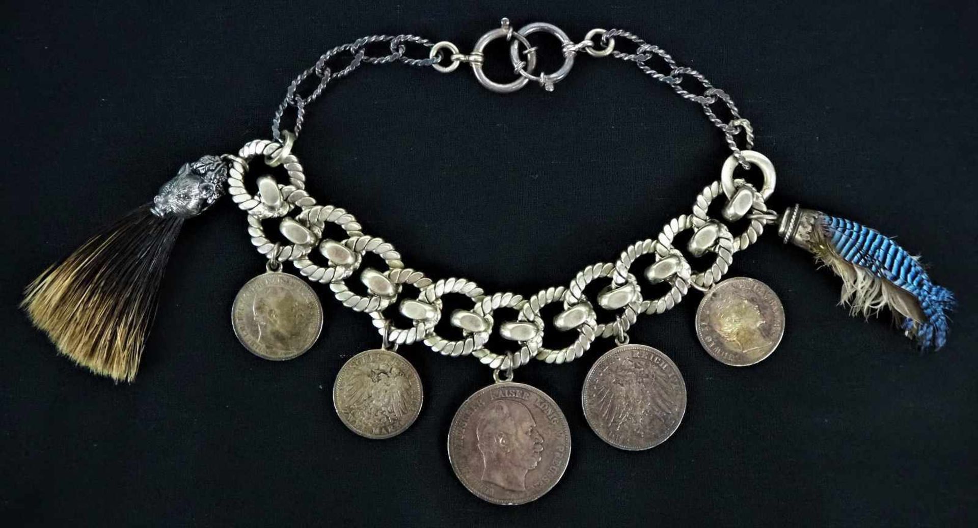 Charivari/Schariwari mit Silbermünzen um 1910Kette aus Neusilber und teils versilbert. Anhänger