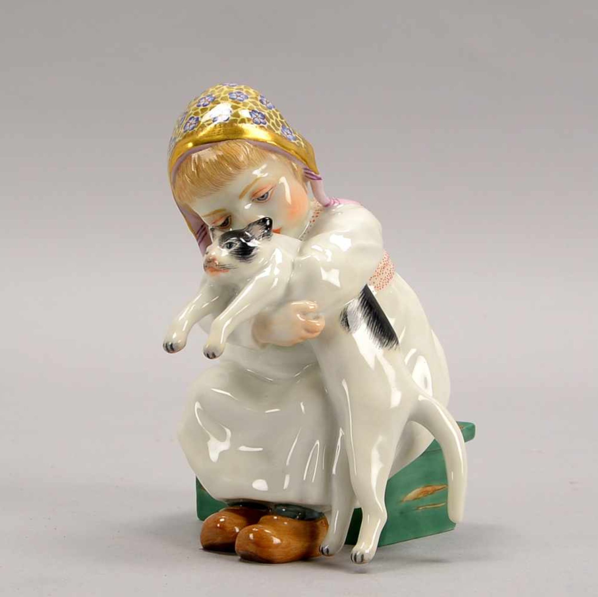 Meissen, Porzellanfigur, 'Hentschelkind', I. Wahl, farbig gefasst, Entwurf: Konrad Hentschel; Höhe