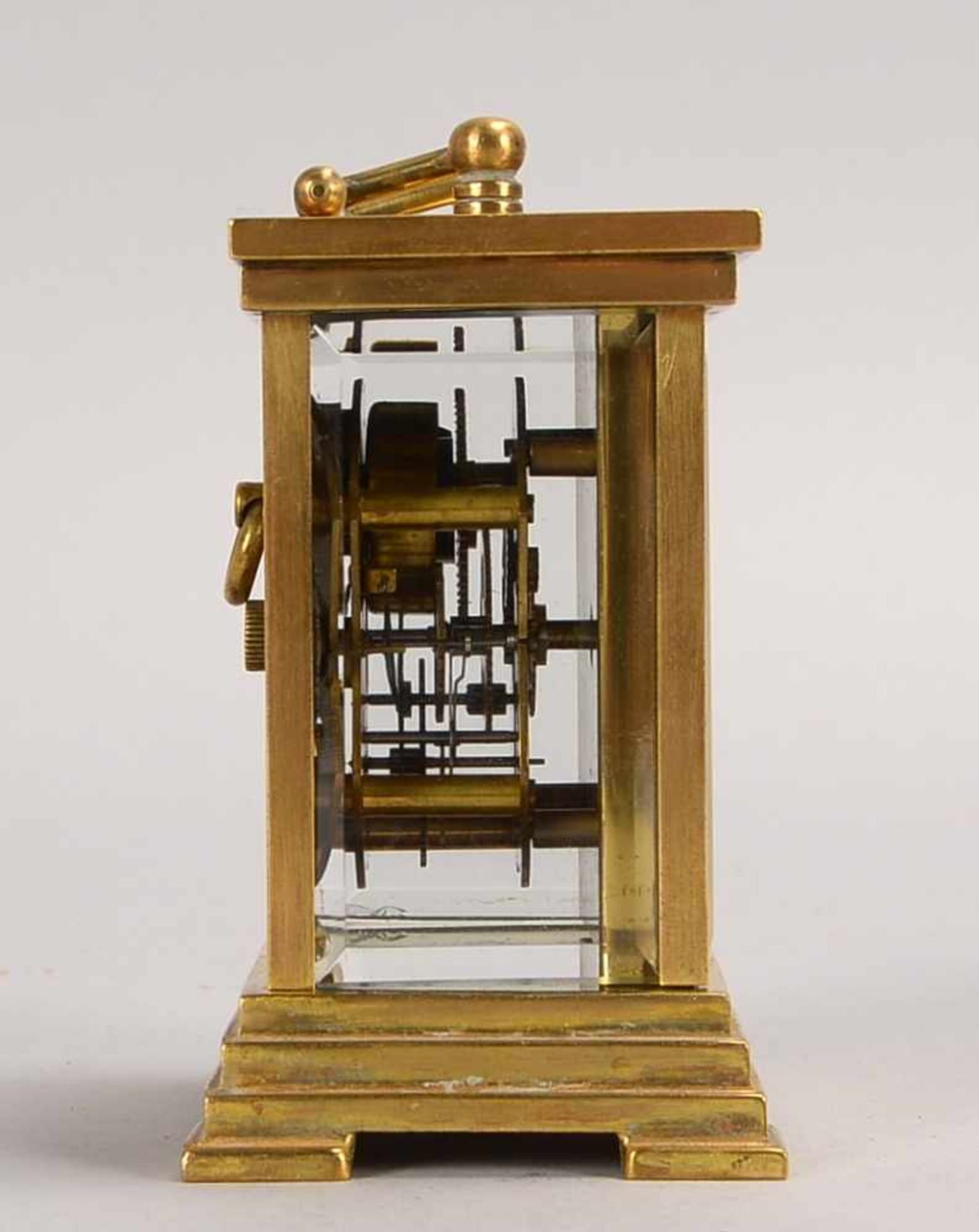 Tischuhr, 'Waterbury Clock Co.', USA, Messing-Gehäuse 2-seitig verglast/Glas mit Facettenschliff, - Bild 3 aus 3