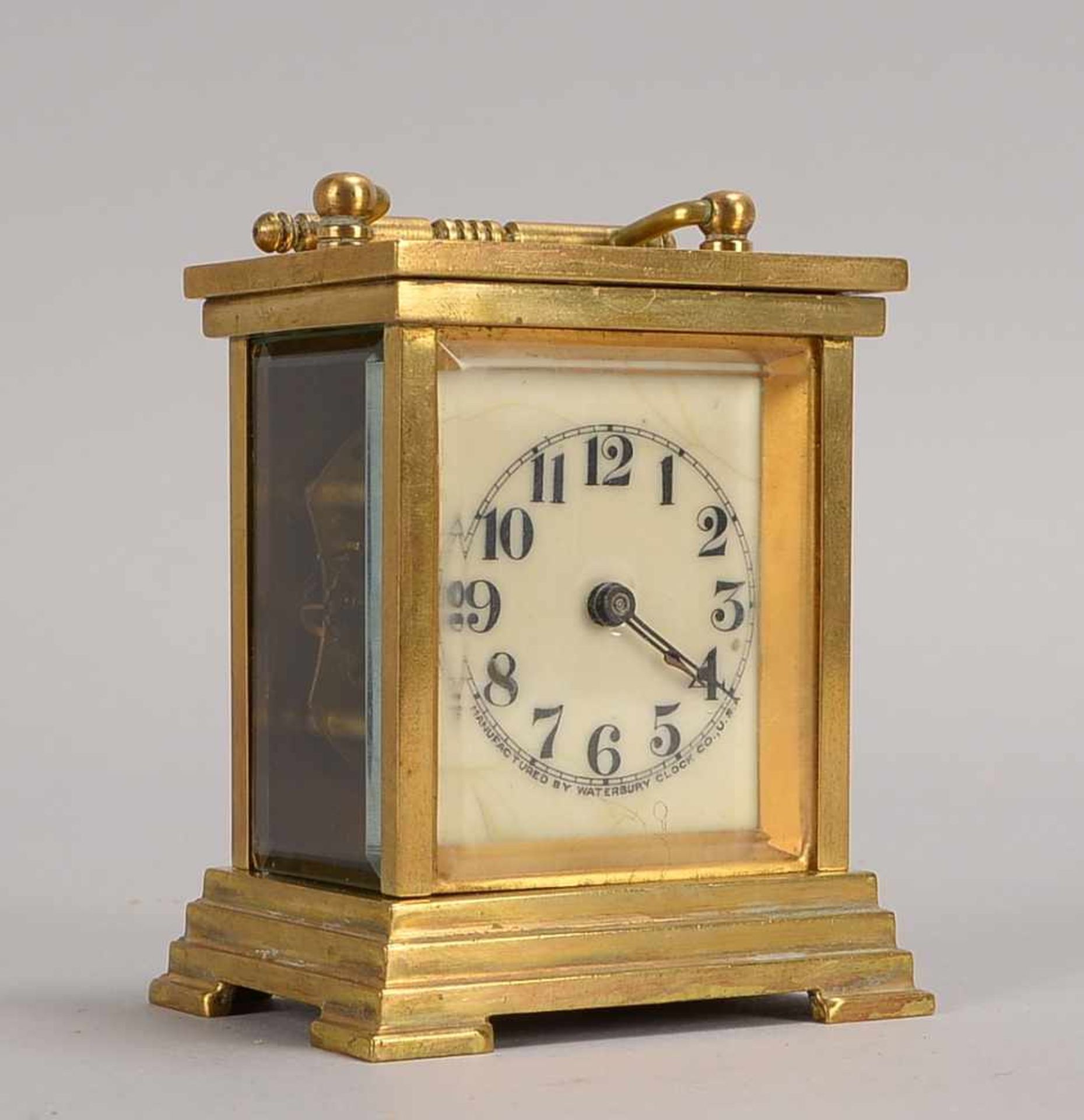 Tischuhr, 'Waterbury Clock Co.', USA, Messing-Gehäuse 2-seitig verglast/Glas mit Facettenschliff,