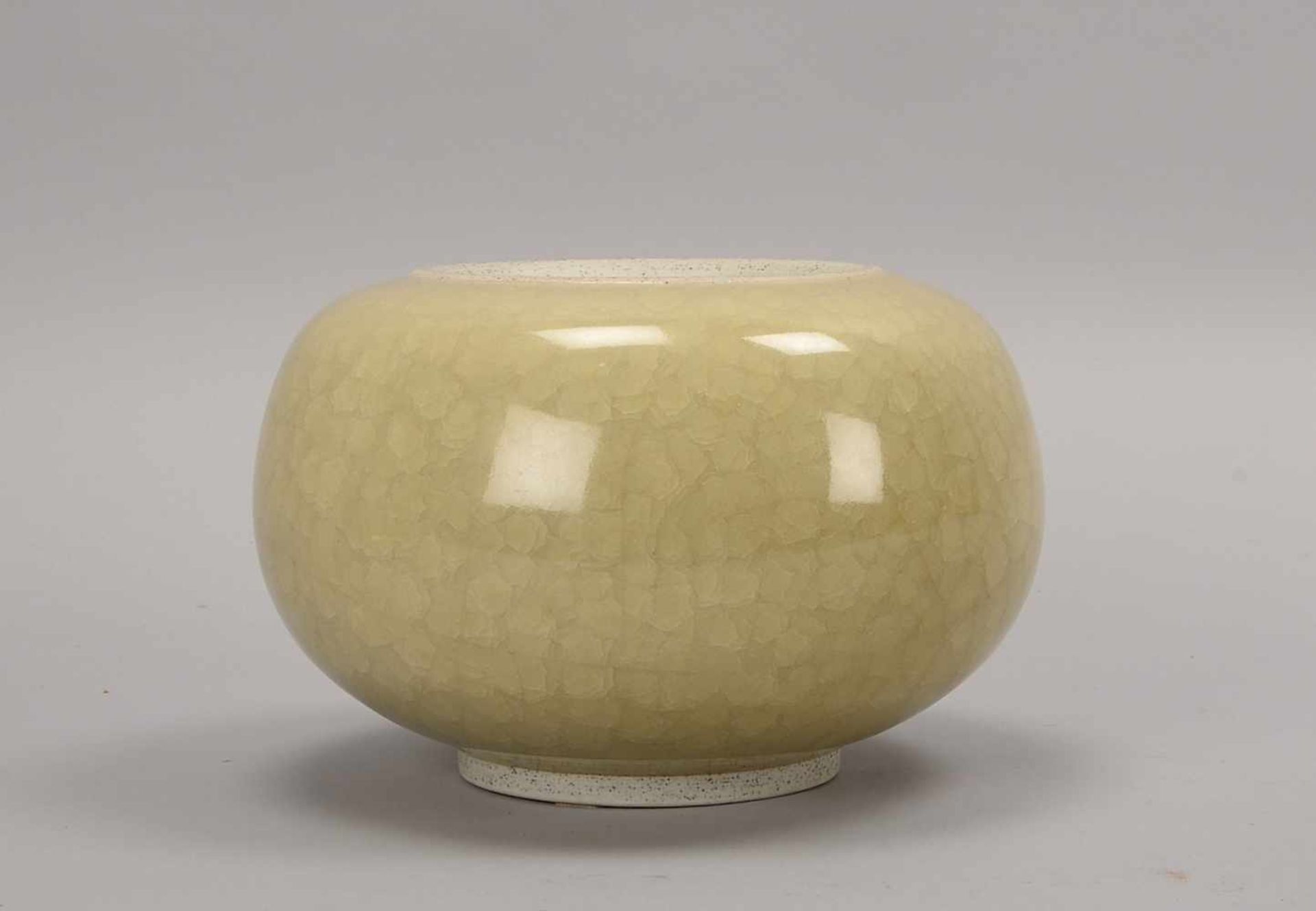 Sengle, Guido (*1956 Marburg), Keramik-Kugelvase (schwere Ausführung), abgeplattete Form, heller