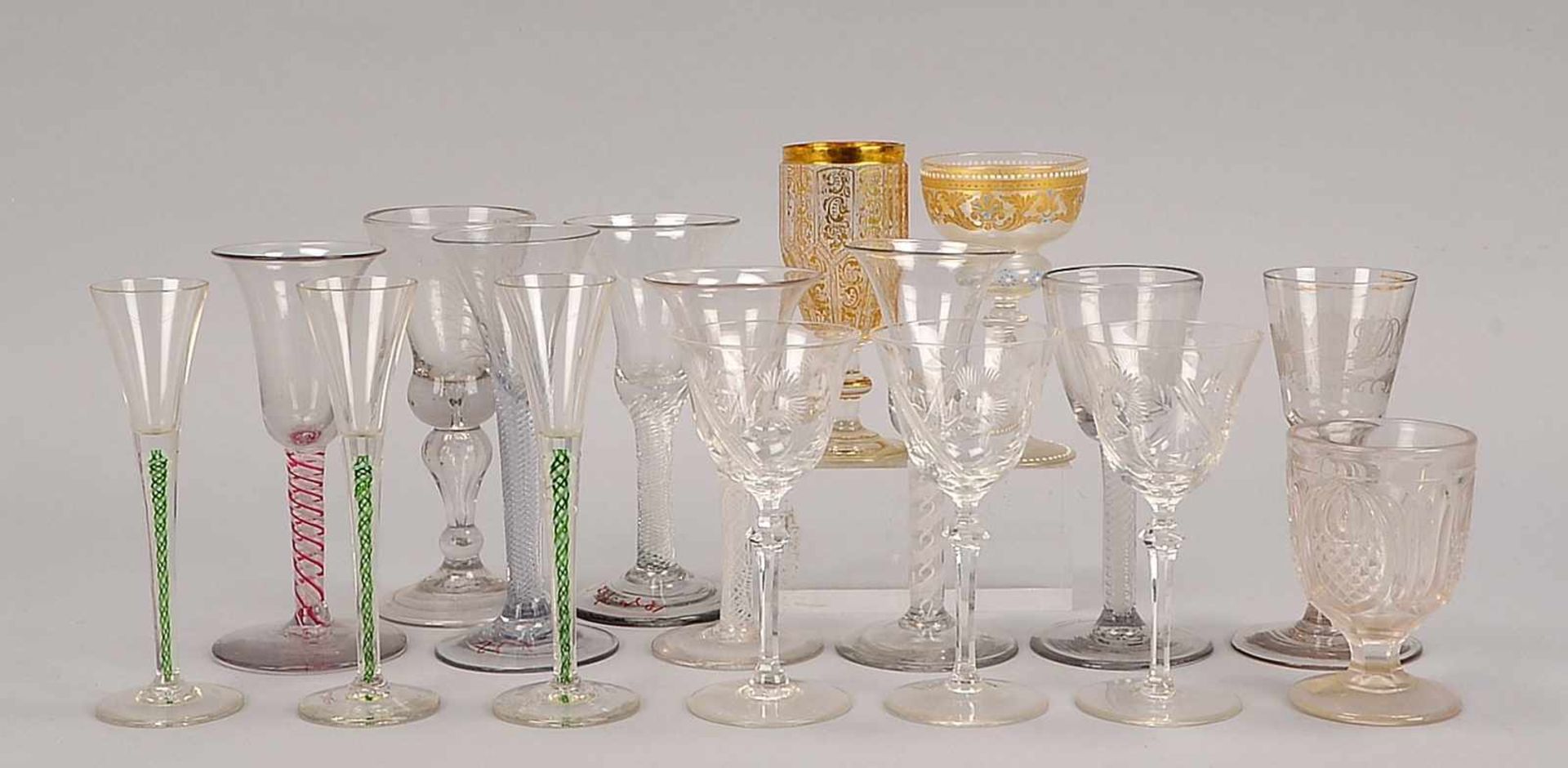 Lot altes Glas (aus Glas-Sammlung), verschiedene Formen und Zeiten, 17 Teile