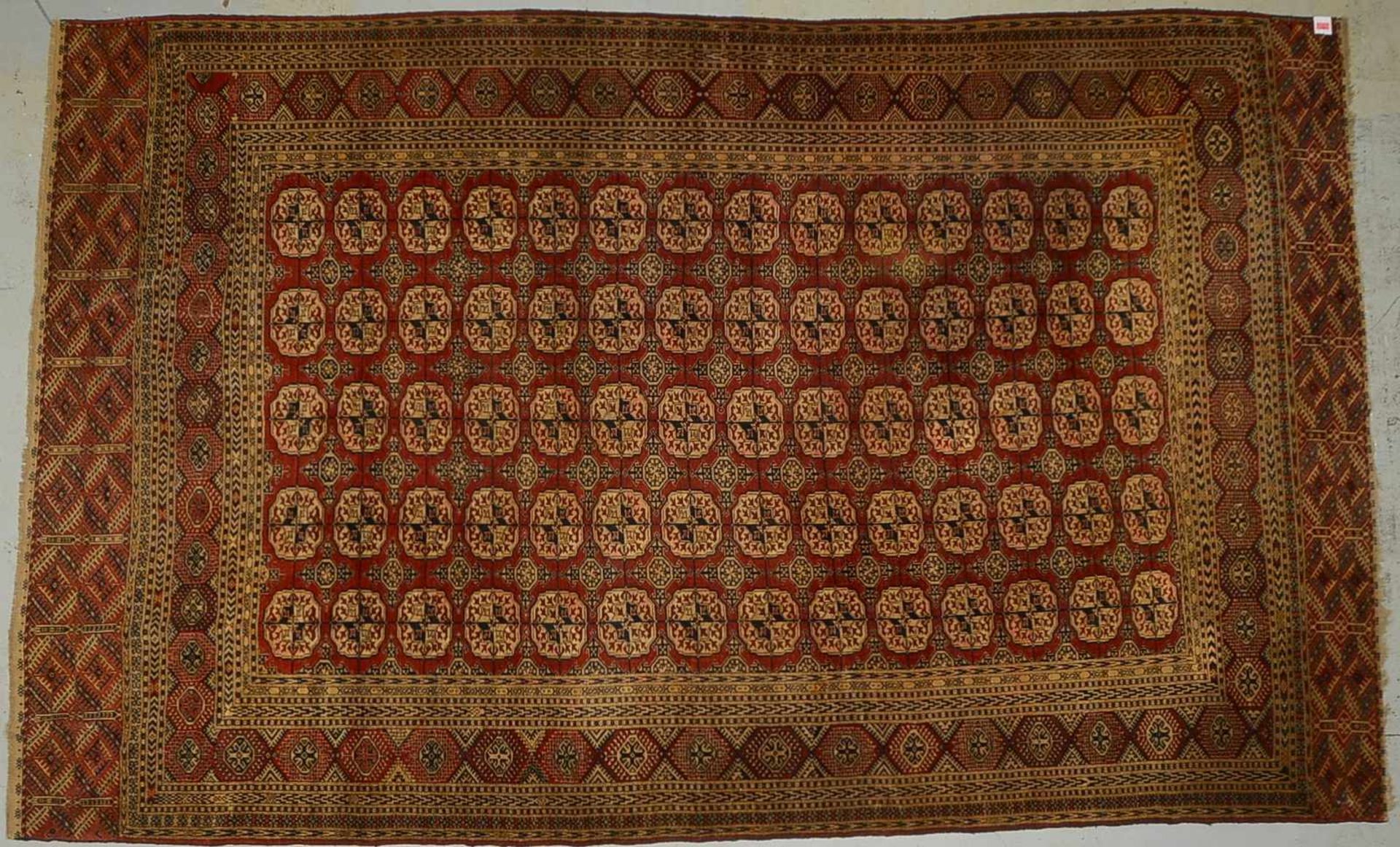 Tekke-Hauptteppich (ungewöhnliches Format - 5 x 14 Güls), antik, recht guter Florzustand; Maße 370 x