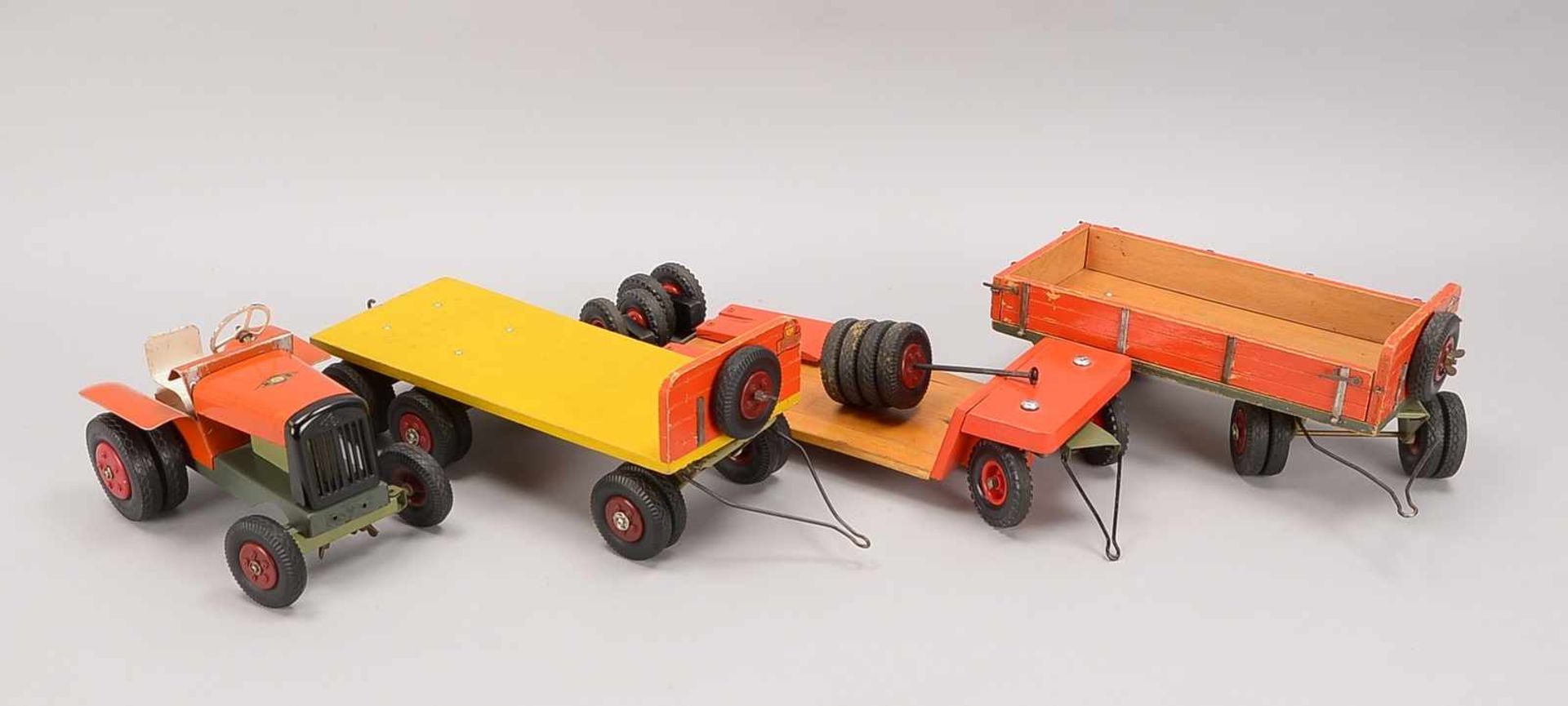 Spielzeugtrecker, Steiff, 1950er Jahre, Holz/Blech, mit 3x Anhängern, gemarkt ('Steiff' und ' - Bild 3 aus 3