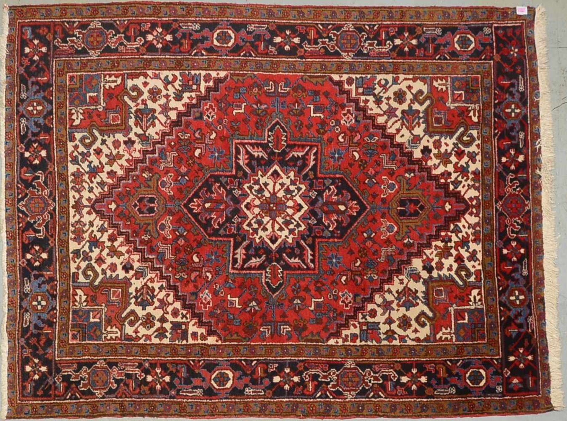 Heriz-Orientteppich, komplett, hochflorig, sauber; Maße 247 x 193 cm