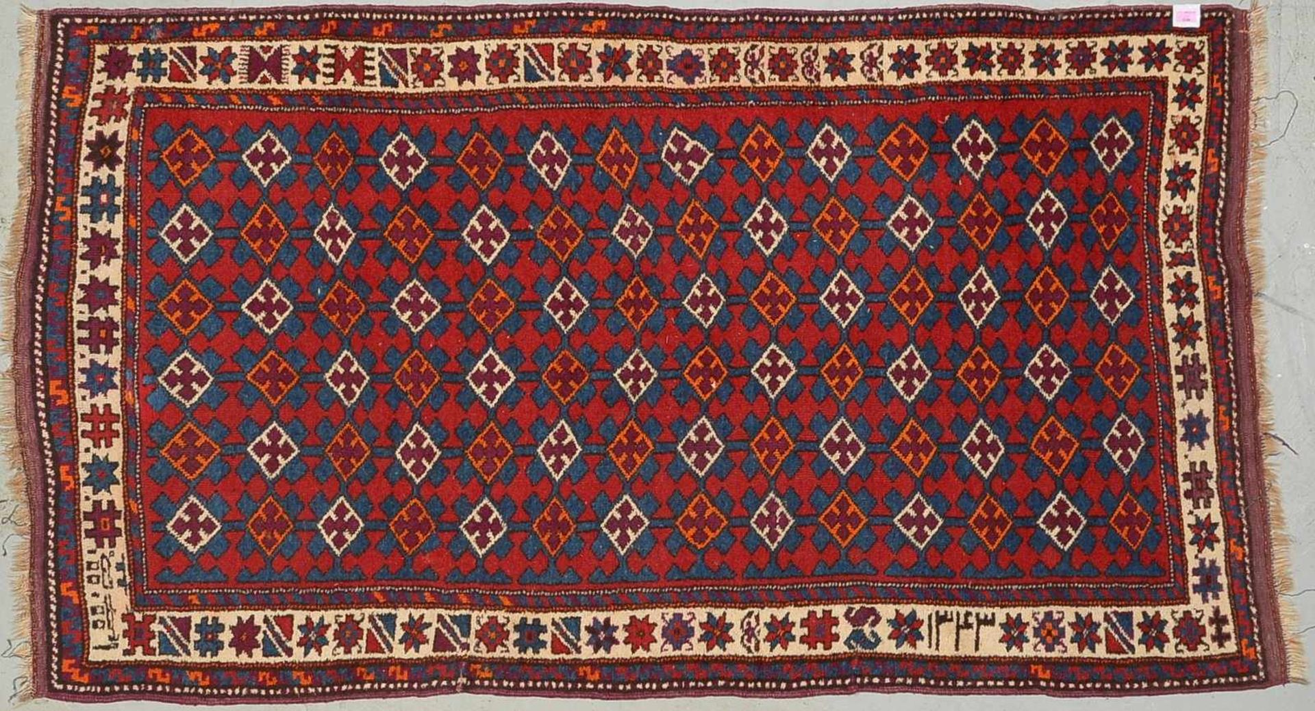 Orientteppich, gleichmäßiger Flor; Maße 229 x 130 cm (mit leichten Gebrauchsspuren)