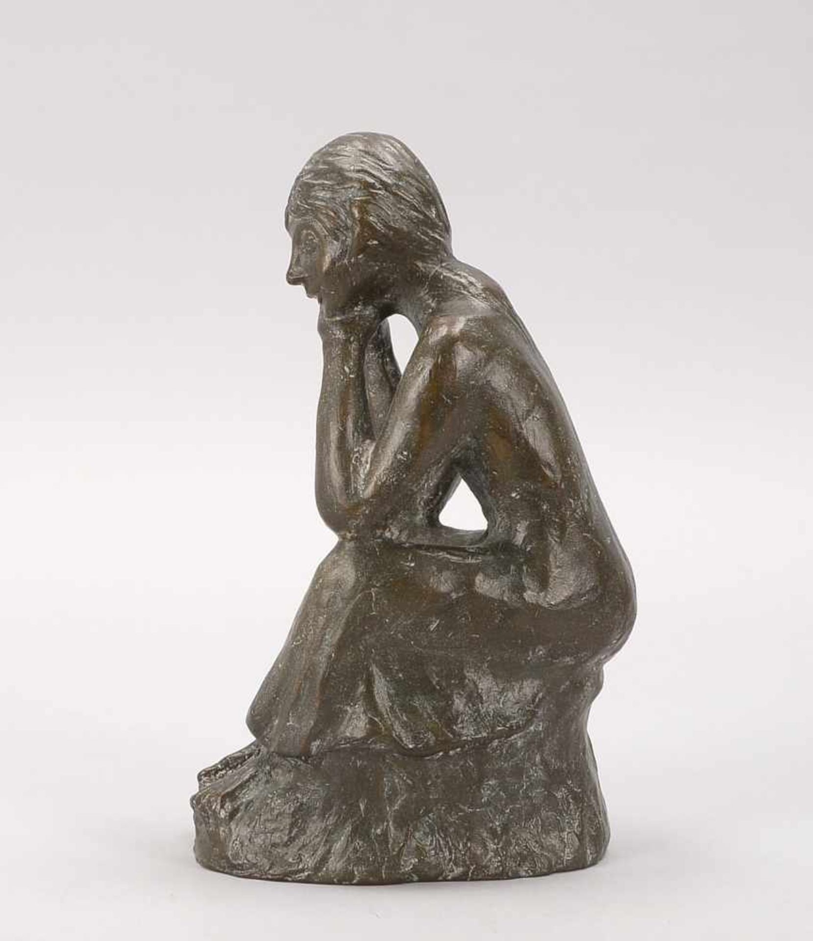 Bronzeskulptur, 'Käthe Kollwitz' (dargestellt in sitzender Pose), Guss nach Ernst Barlach, - Bild 3 aus 3