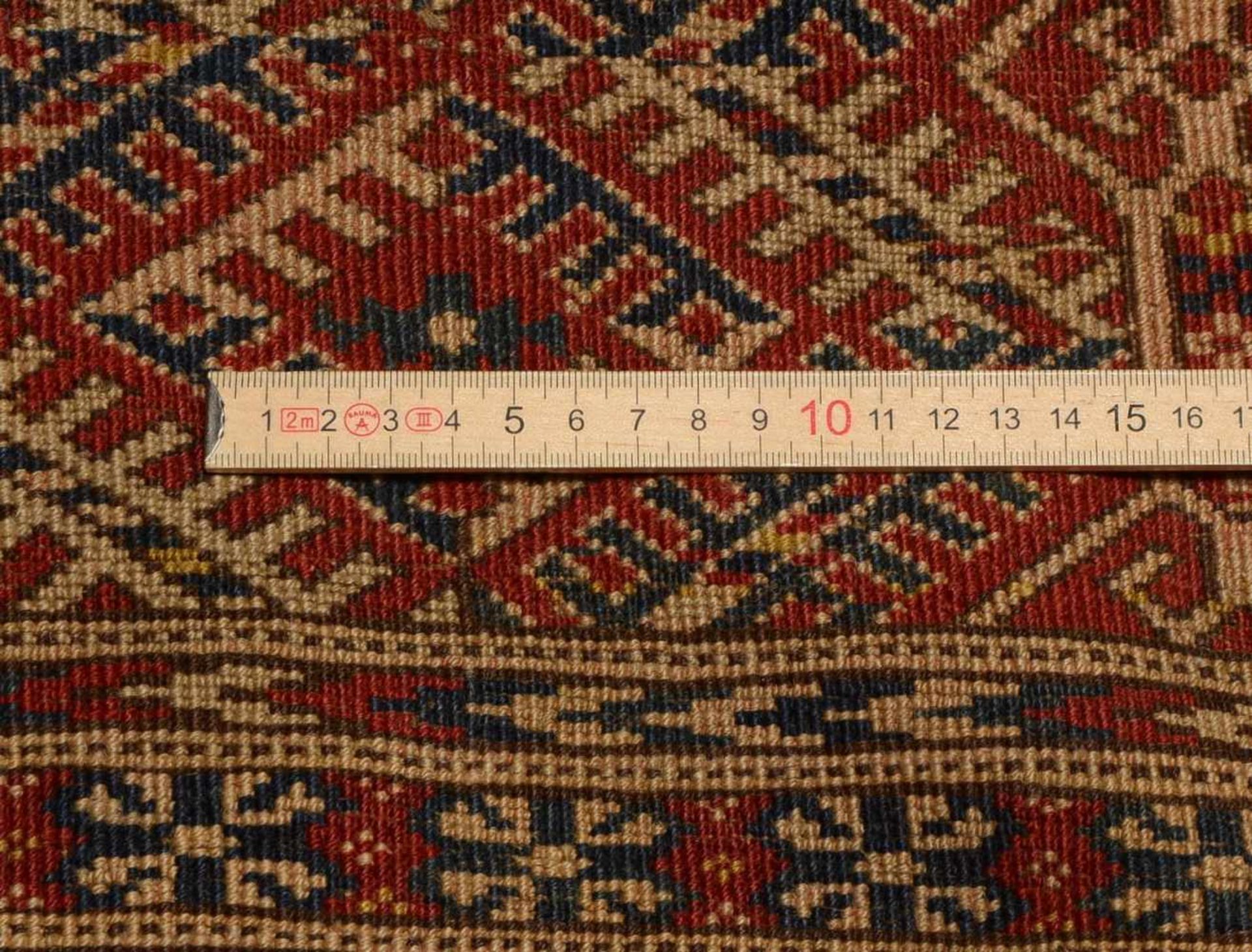 Tekke-Hauptteppich (ungewöhnliches Format - 5 x 14 Güls), antik, recht guter Florzustand; Maße 370 x - Bild 2 aus 2