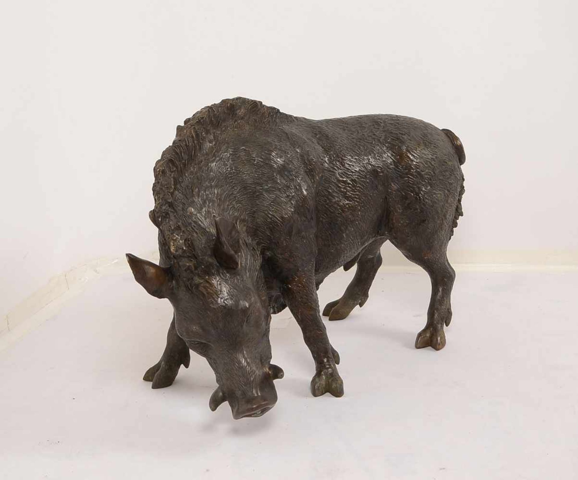 Große Wildschwein-Bronze, lebensgroße/naturalistische Darstellung (in stehender Haltung), schwere - Bild 2 aus 2