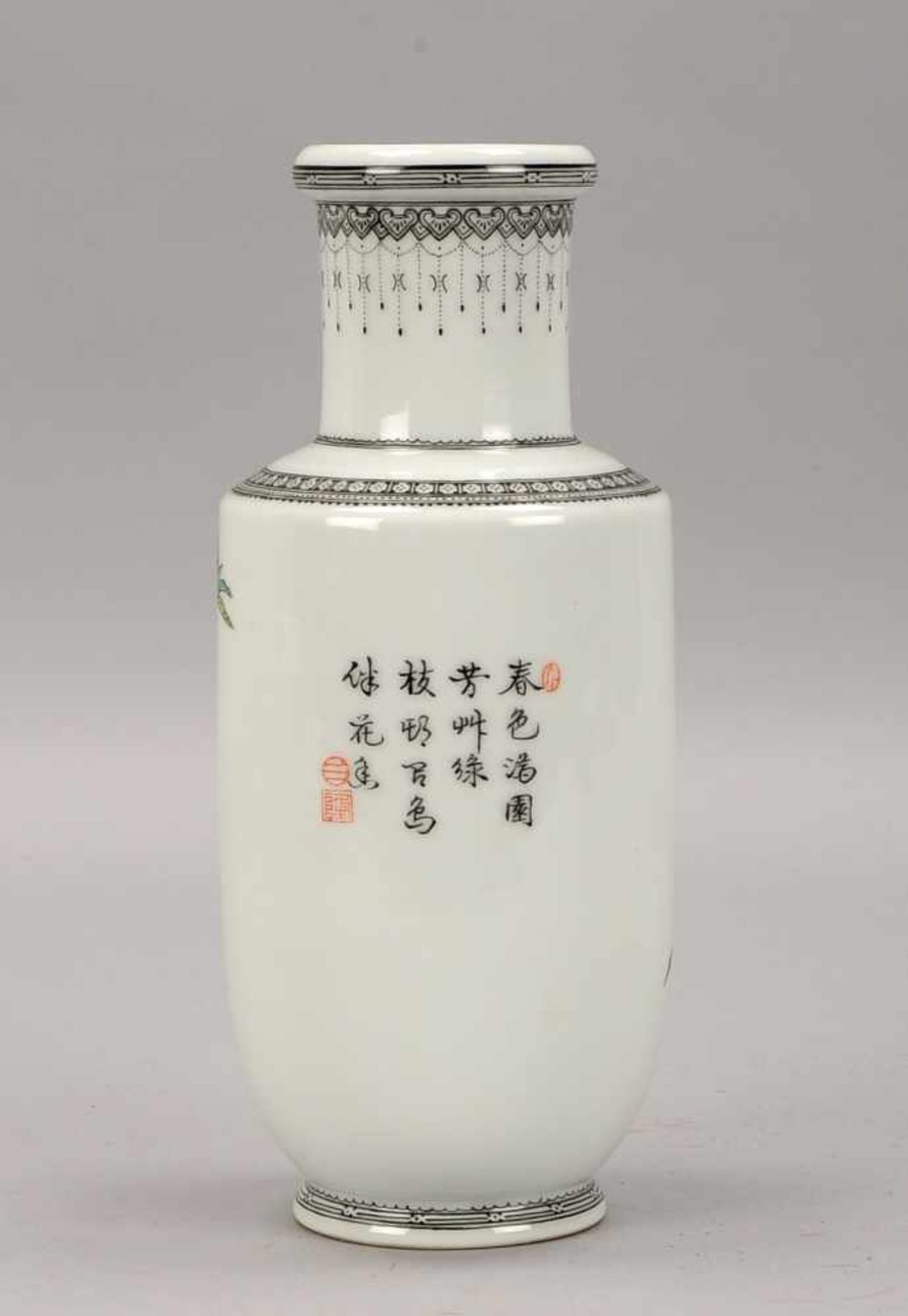 Vase, China, 'Famille Rose', Hals mit filigraner Schwarzlot-Malerei ('Vögel auf Blütenzweigen'), - Bild 2 aus 3