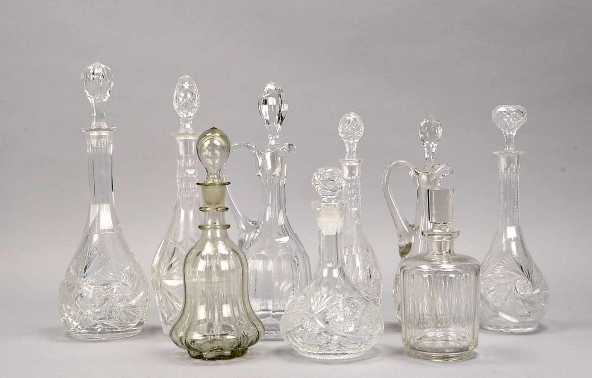 Glaskaraffen-Lot, Kristallglas, verschiedene Größen und Ausführungen, 9 Stück; Höhe 20 cm - Höhe