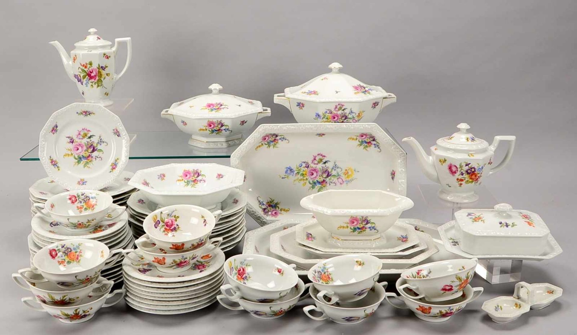 Rosenthal, umfangreiches Speiseservice, Modell 'Maria Weiß', Dekor 'Blumenbouquet', umfassend: 2x