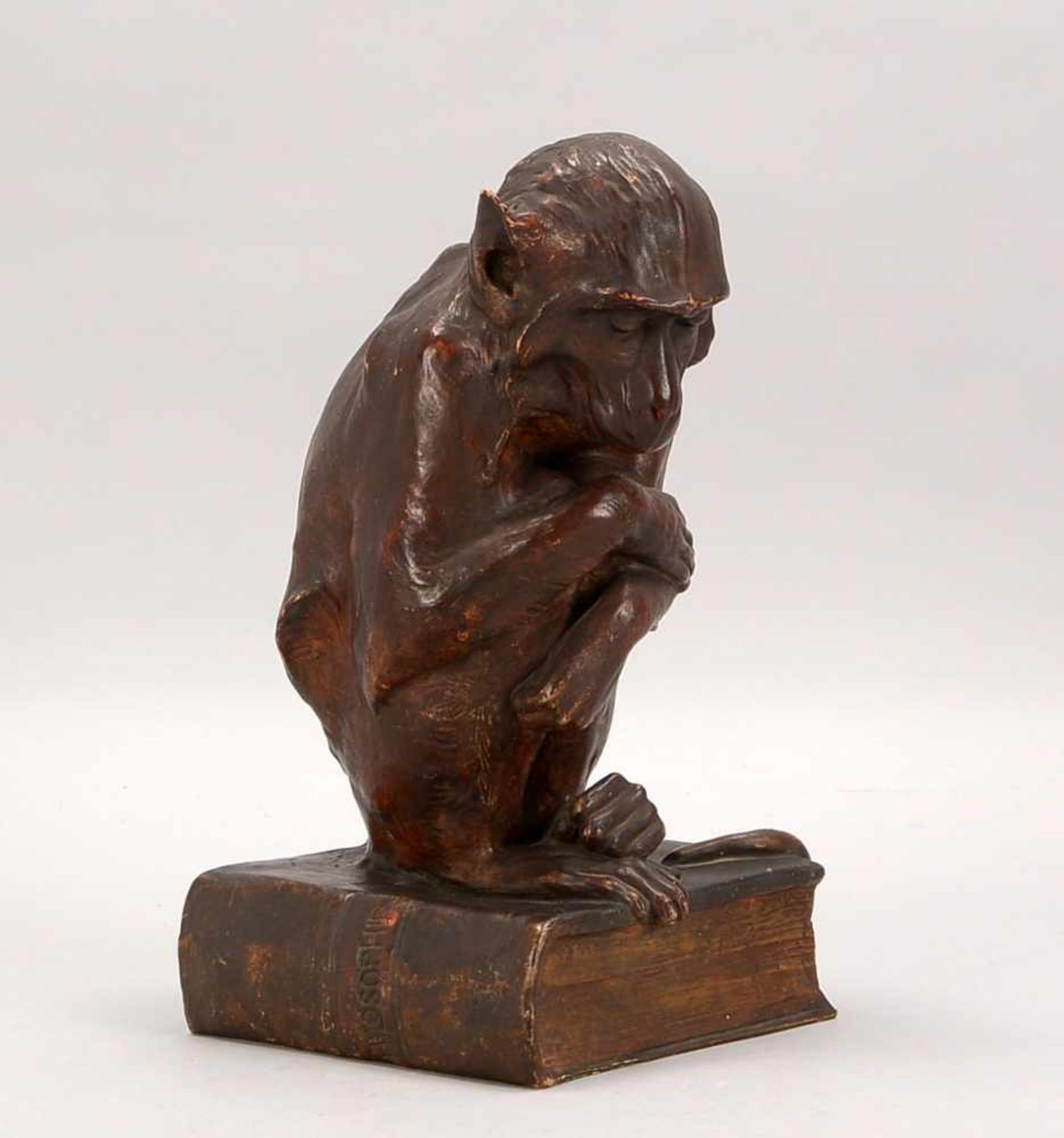 Goldscheider/Wien, Keramikfigur, 'Philosophie' (Darstellung eines Affen auf einem Buch sitzend),