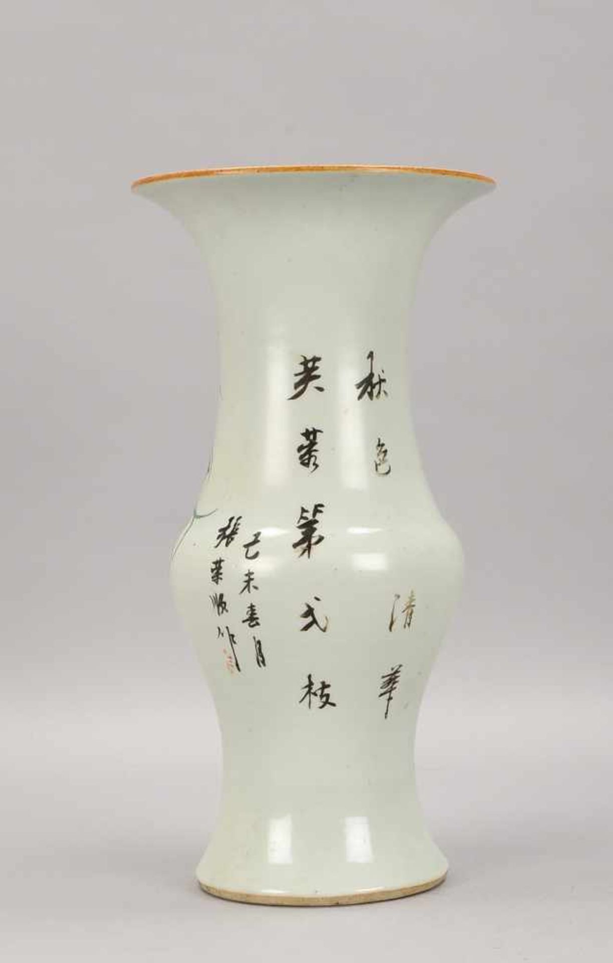 Vase, China, mit Blütendekor, schauseitig und rückseitig mit chinesischen Schriftzeichen; Höhe 38, - Bild 2 aus 2