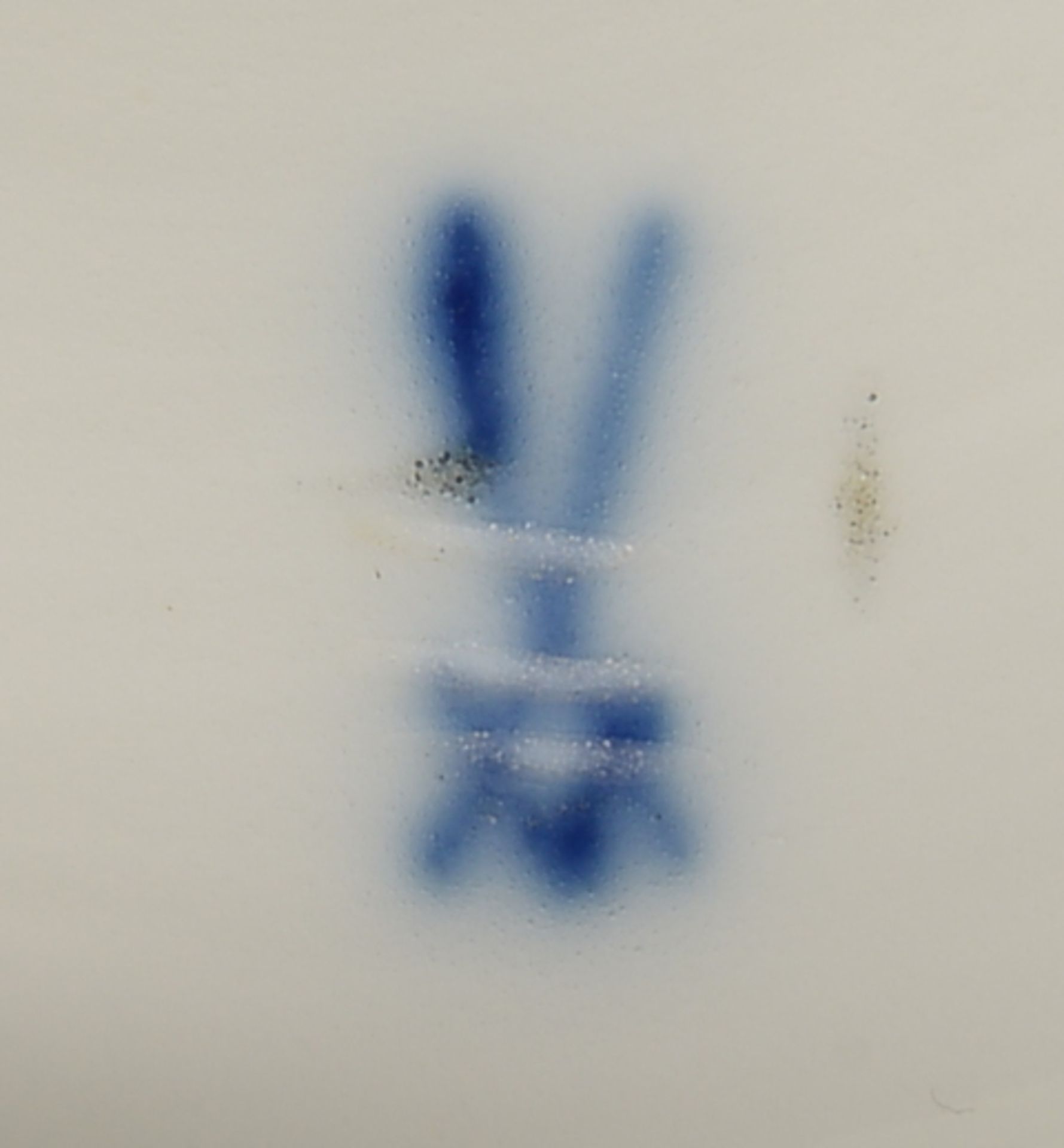 Meissen, Porzellan-Amphorenvase, 3-gestrichen, blaue florale Bemalung/Aquatinta, mit Bodenmarke; - Bild 2 aus 2