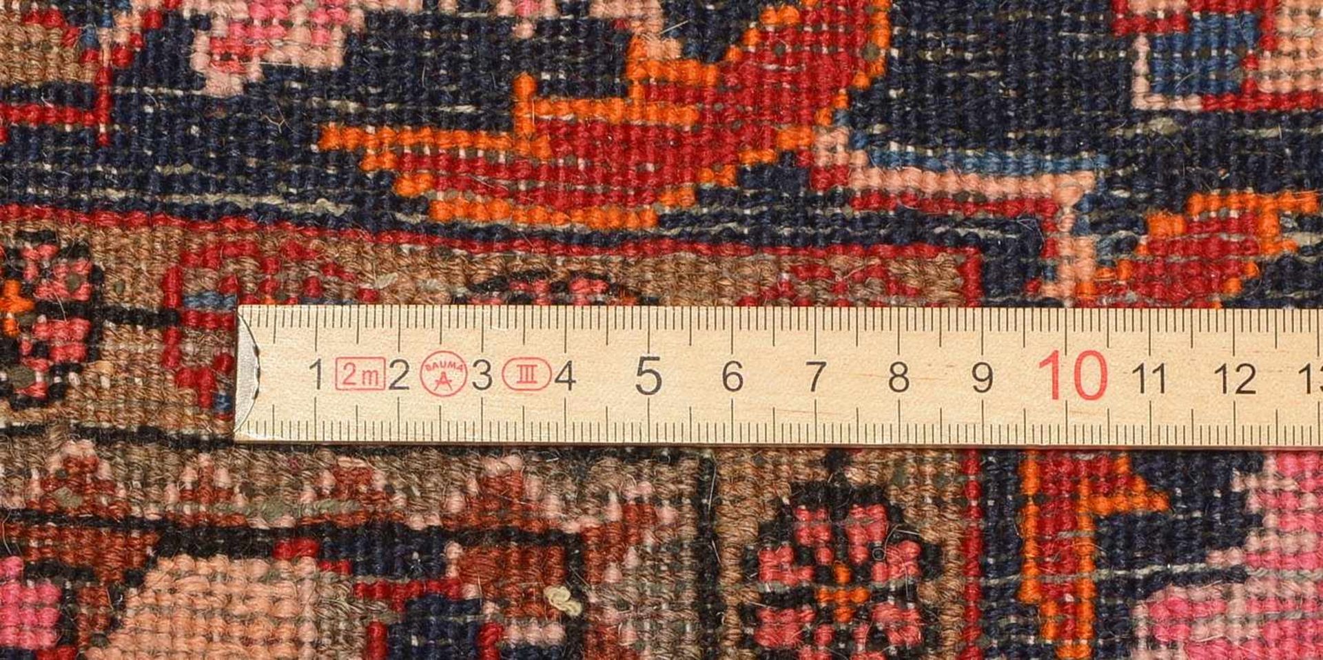 Najafabad-Orientteppich, feste Knüpfung, Flor in gutem Zustand; Maße 202 x 130 cm (1x Schmalseite - Bild 2 aus 2