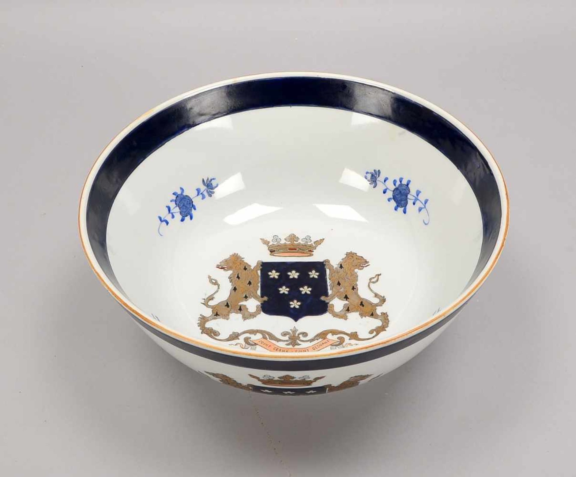 Schale/Kumme, Porzellan, kobaltblaue Bemalung und Vergoldung, mit Wappendekor; Höhe 13,5 cm, - Bild 2 aus 2