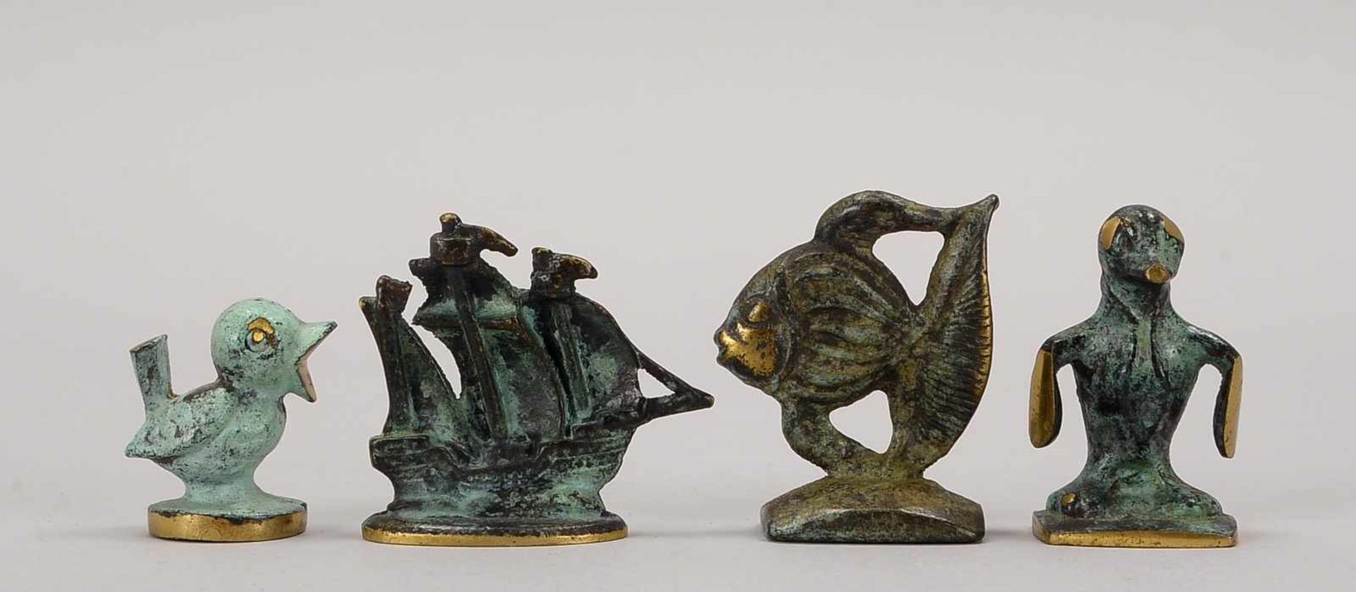 Bosse, Walter, kleines Bronzen-Lot, 4 Stück: 1x 'Pinguin', 1x 'Küken', 1x 'Fisch', und 1x 'Schiff;