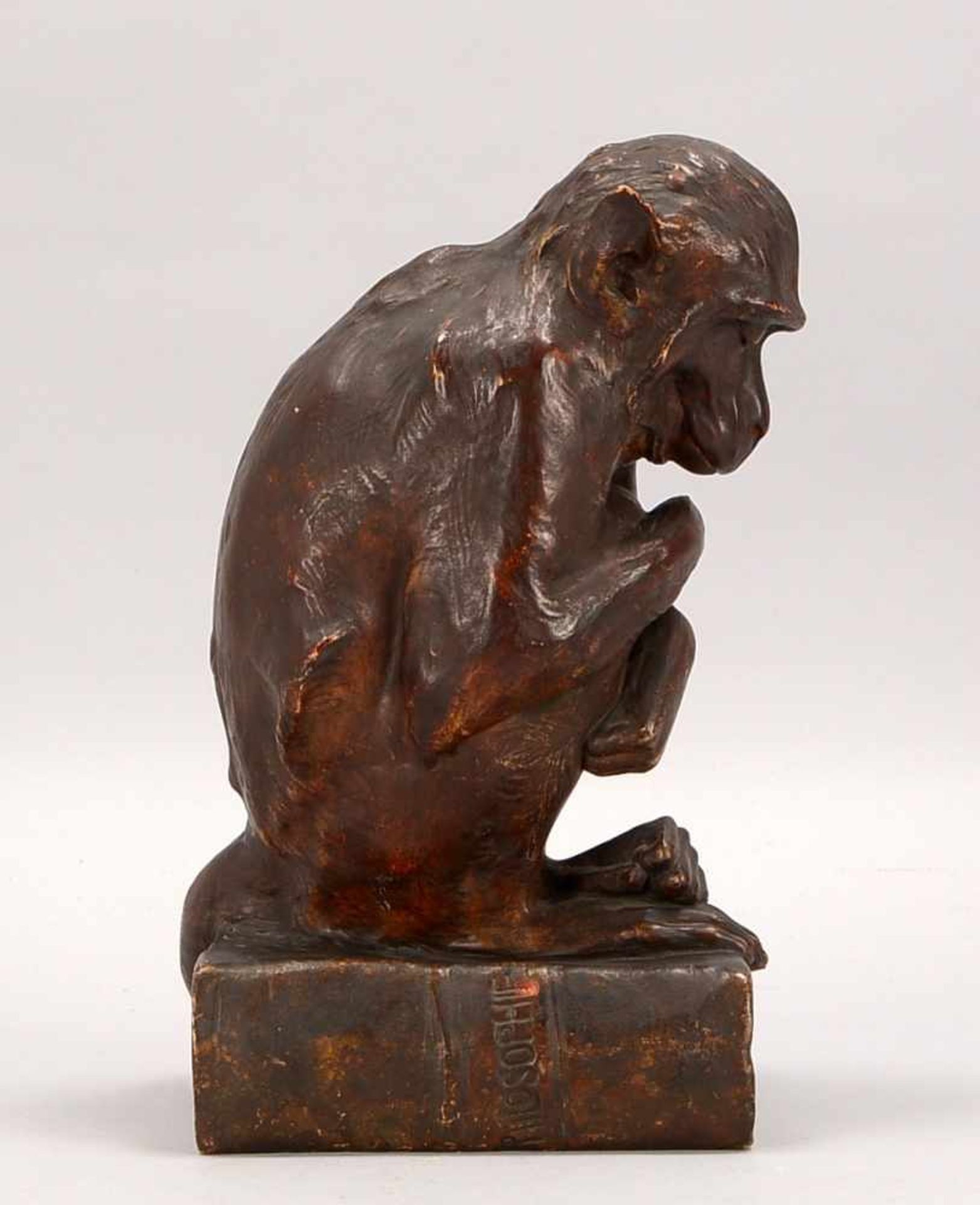 Goldscheider/Wien, Keramikfigur, 'Philosophie' (Darstellung eines Affen auf einem Buch sitzend), - Bild 2 aus 5