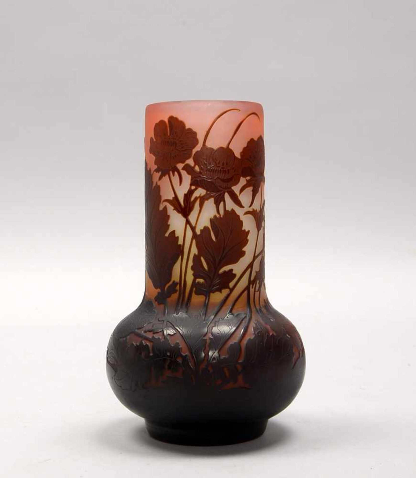 Gallé-Vase, Jugendstil, farbiges Glas/mattiert, bauchige Form mit gedrücktem Korpus, mit