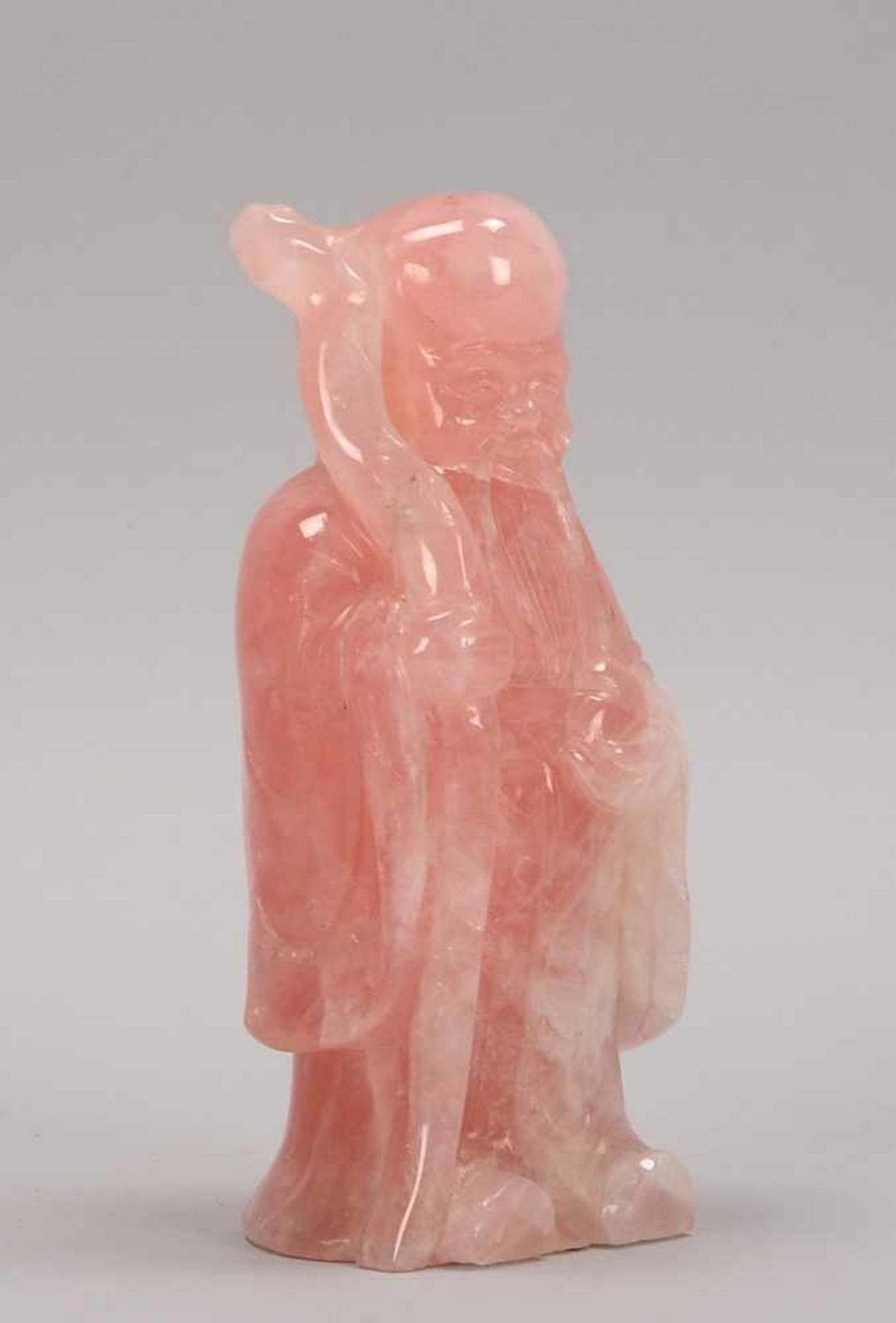 Rosenquarz-Figur (steht nach chinesischer Steinkunde für Gesundheit), China, 'Weiser mit Wanderstab' - Bild 2 aus 2